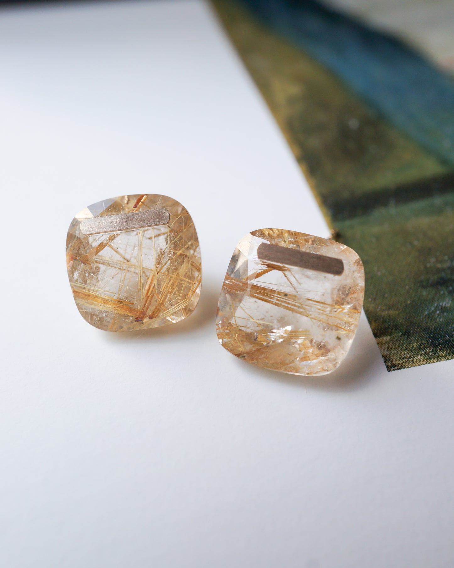 Bar stone Pierced Earring - Golden Rutilated Quartz -