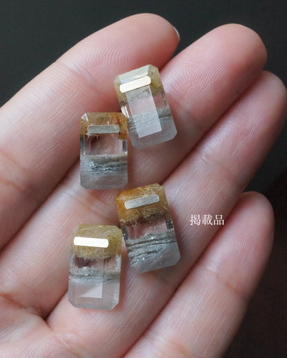 Bar stone Pierced Earring - Quartz -