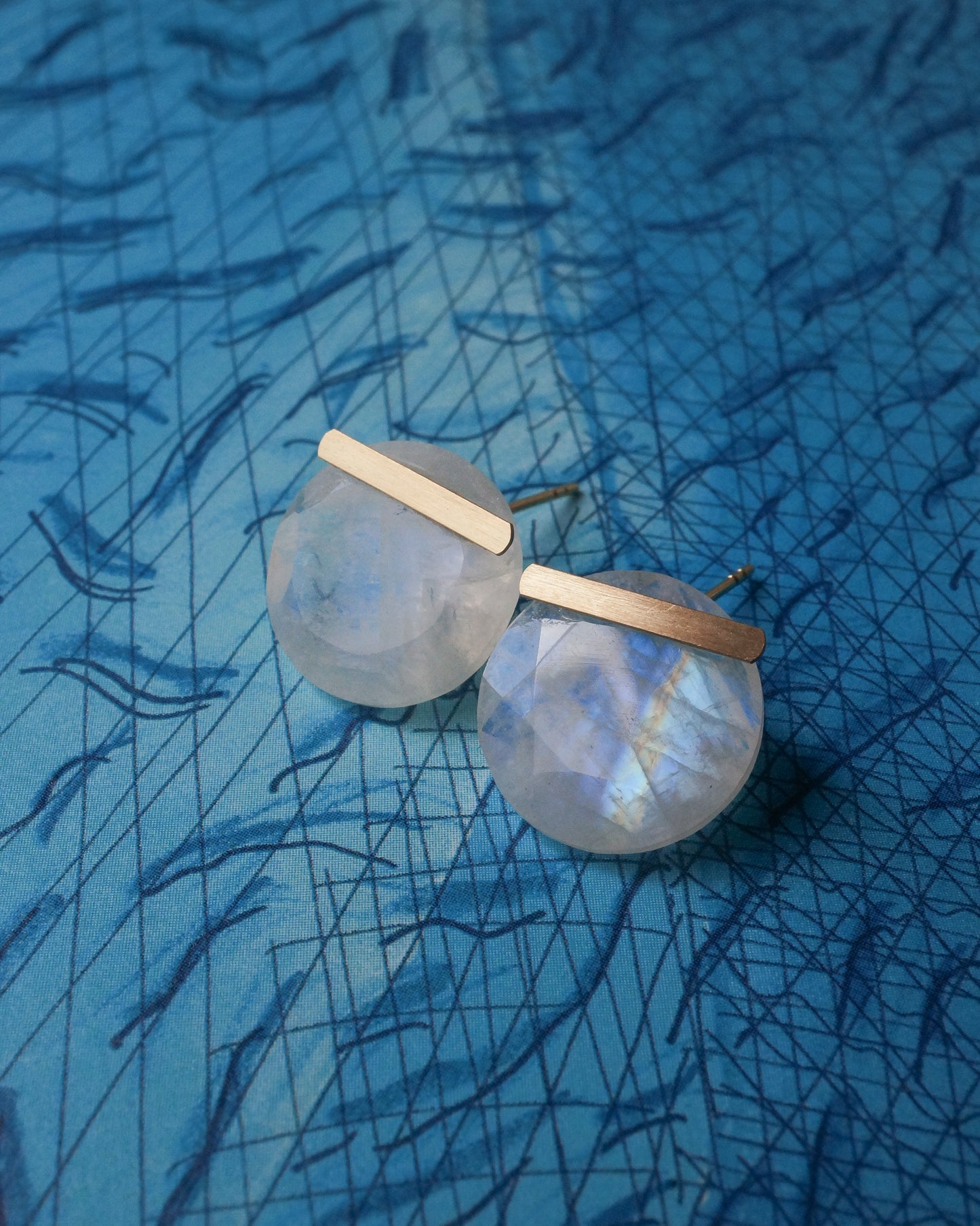 Bar stone Pierced Earring - Rainbow Moon Stone -