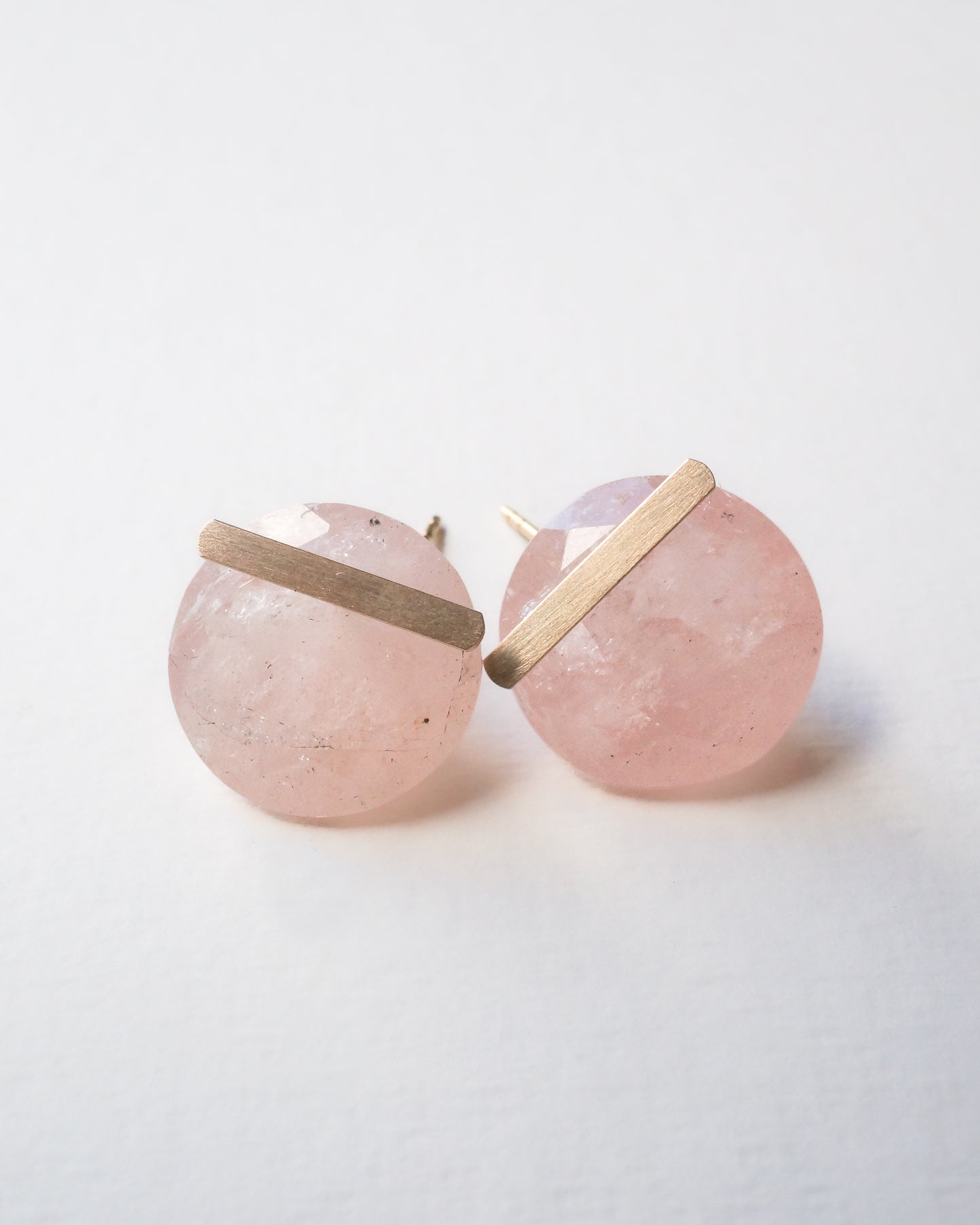 Bar stone Pierced Earring - Morganite -