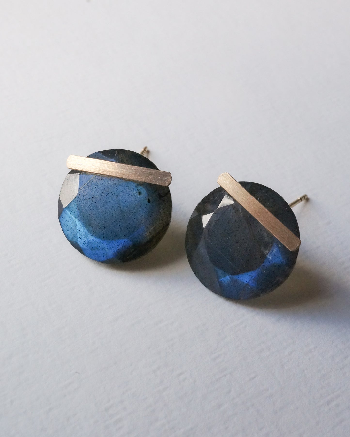 Bar stone Pierced Earring - Labradorite -