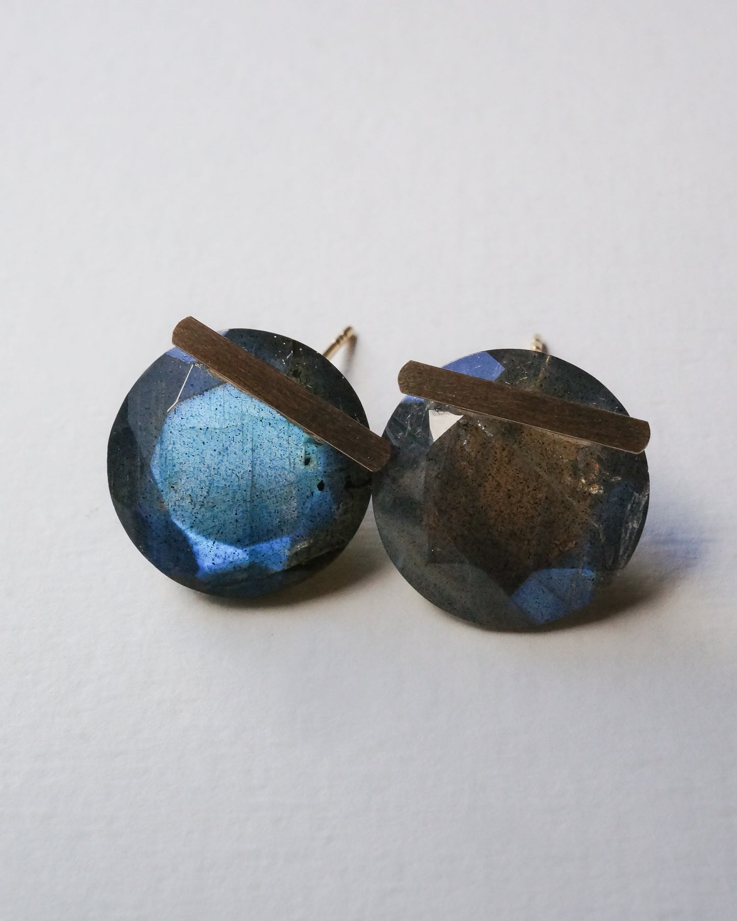 Bar stone Pierced Earring - Labradorite -
