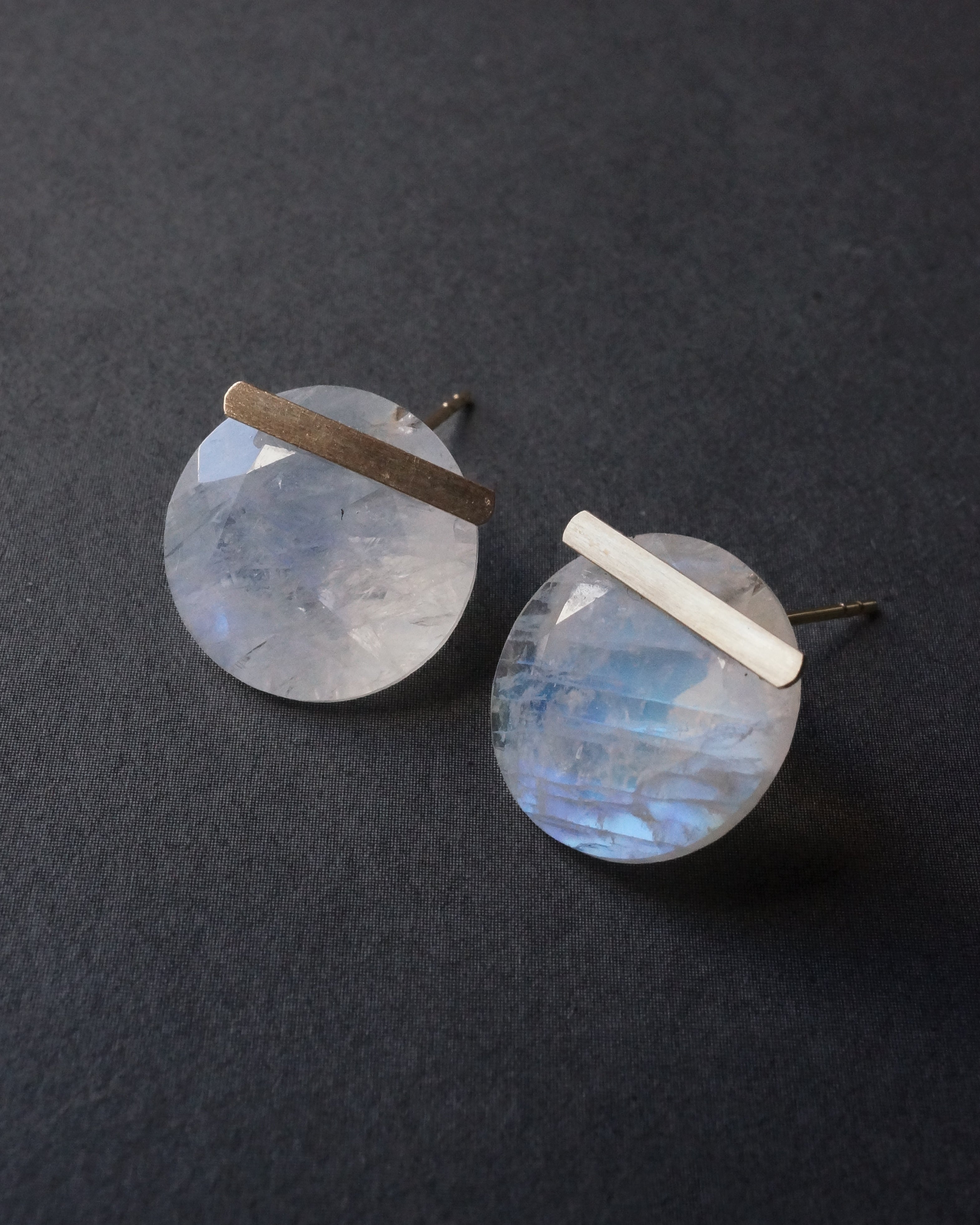 Bar stone Pierced Earring - Rainbow Moon Stone - – MONAKA jewellery