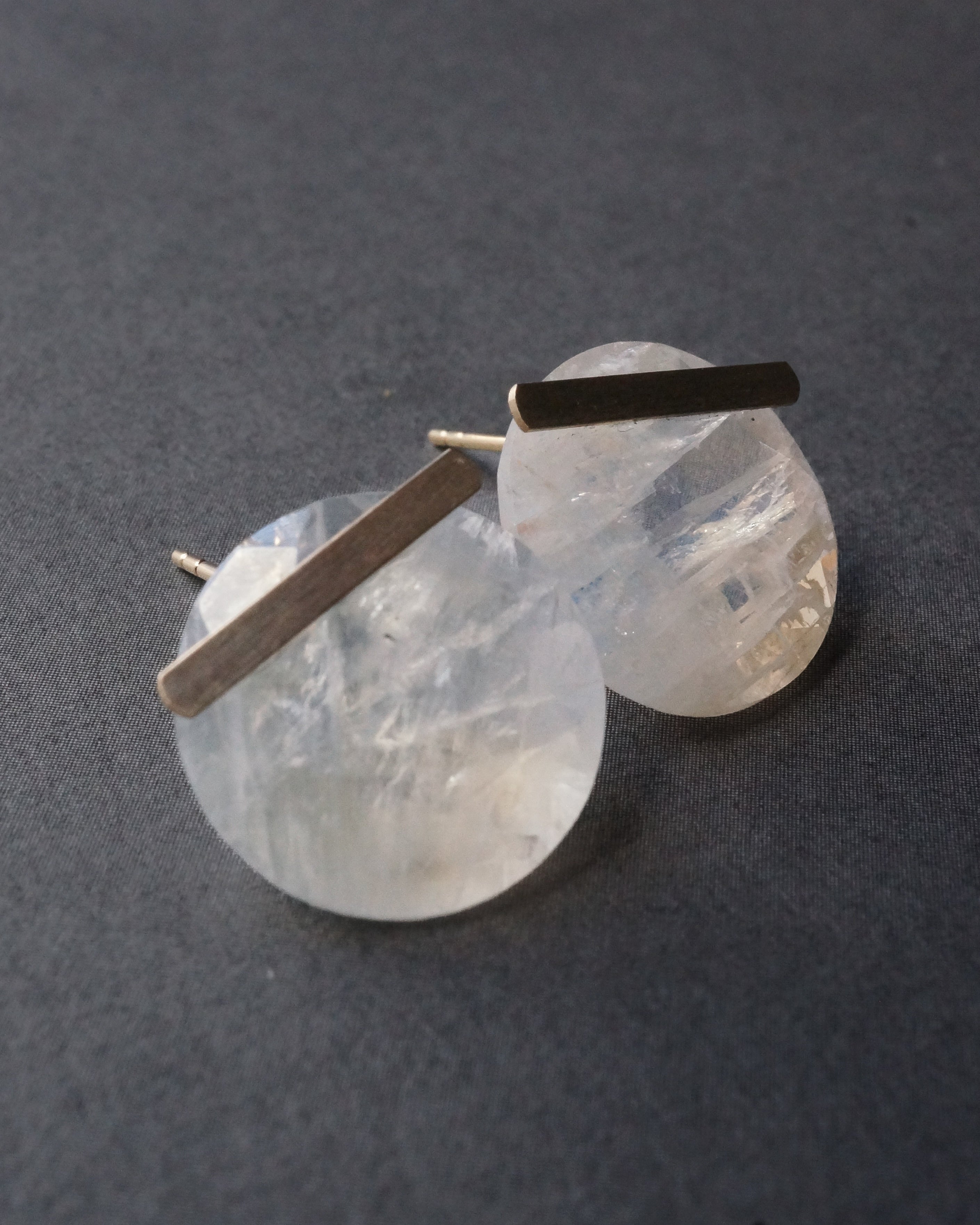 Bar stone Pierced Earring - Rainbow Moon Stone - – MONAKA jewellery