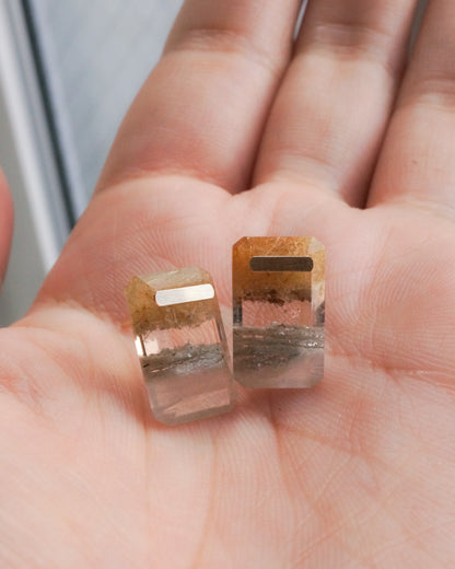 Bar stone Pierced Earring - Quartz -