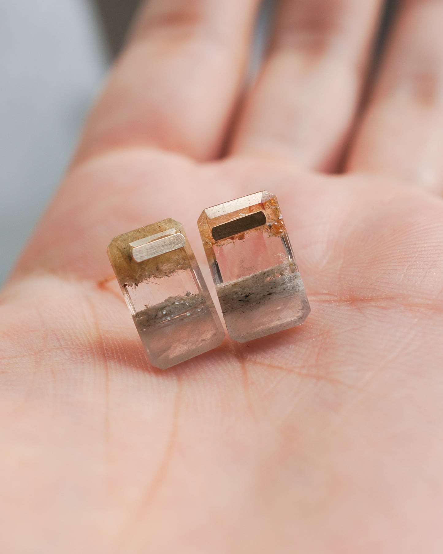 Bar stone Pierced Earring - Quartz -