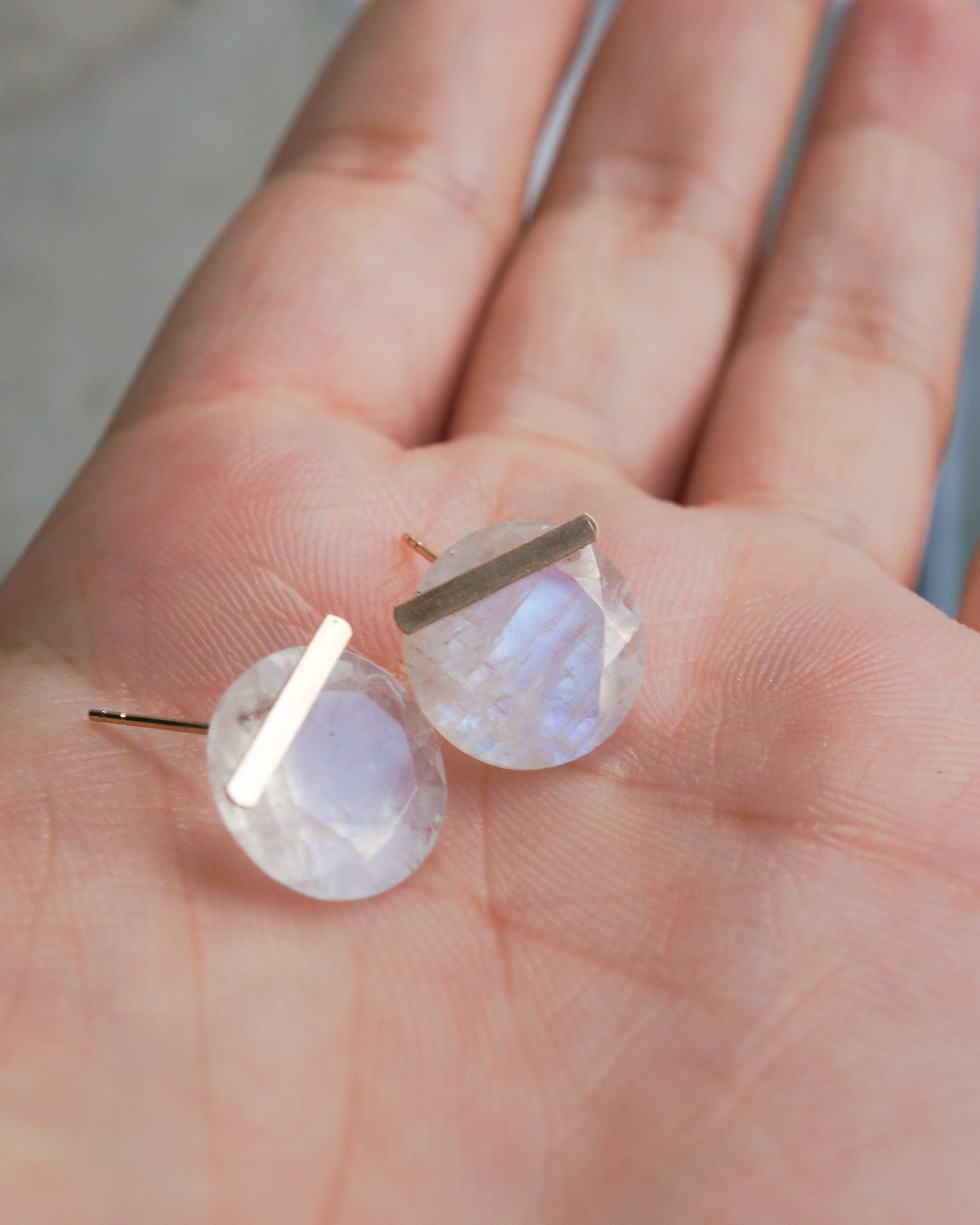 Bar stone Pierced Earring - Rainbow Moon Stone - – MONAKA jewellery