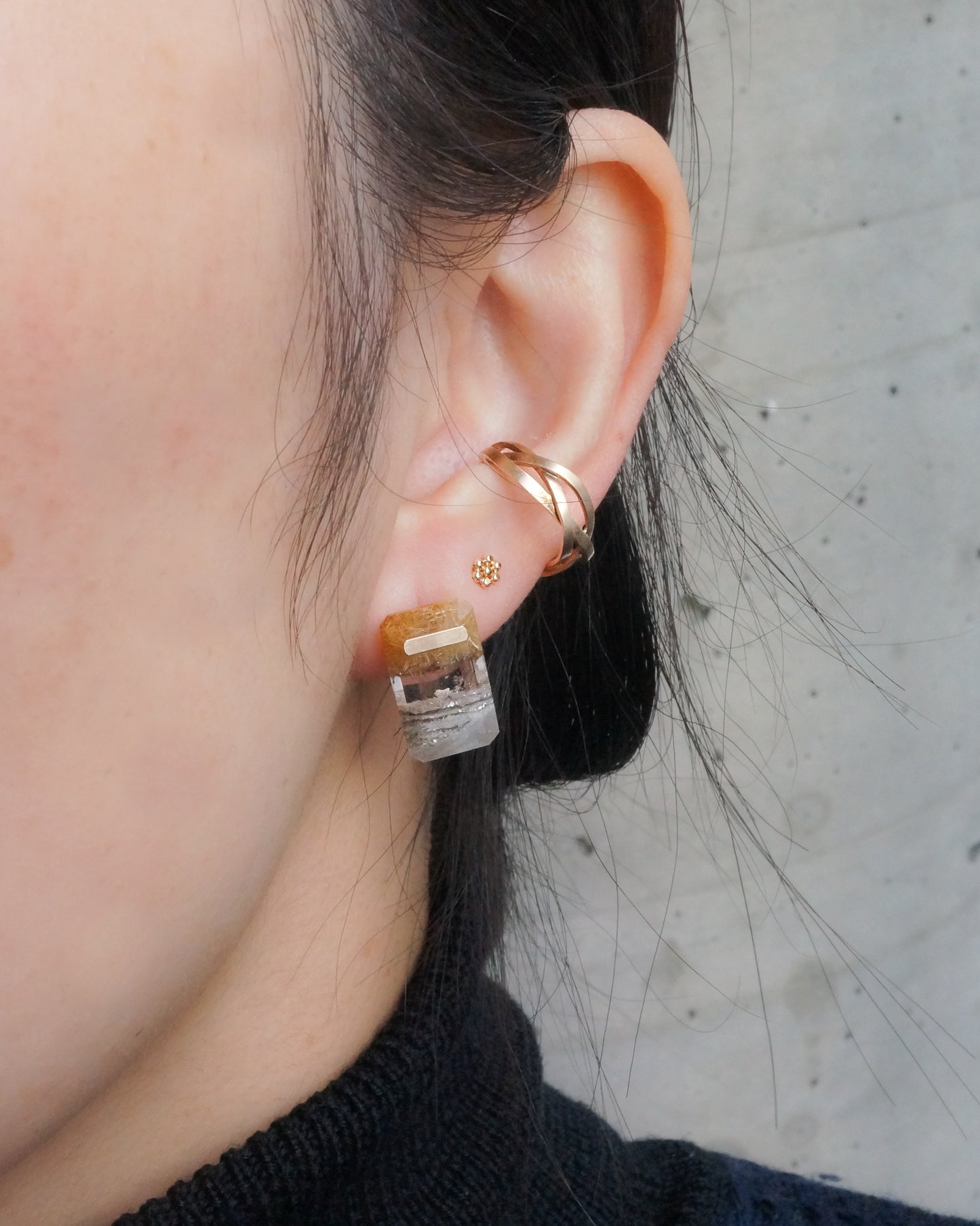 Bar stone Pierced Earring - Quartz -