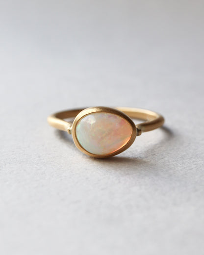 Collet Ring - Opal -