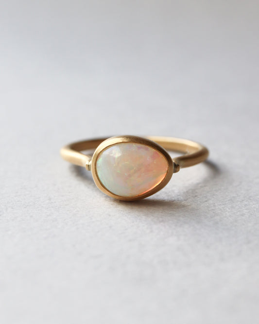 Collet Ring - Opal -