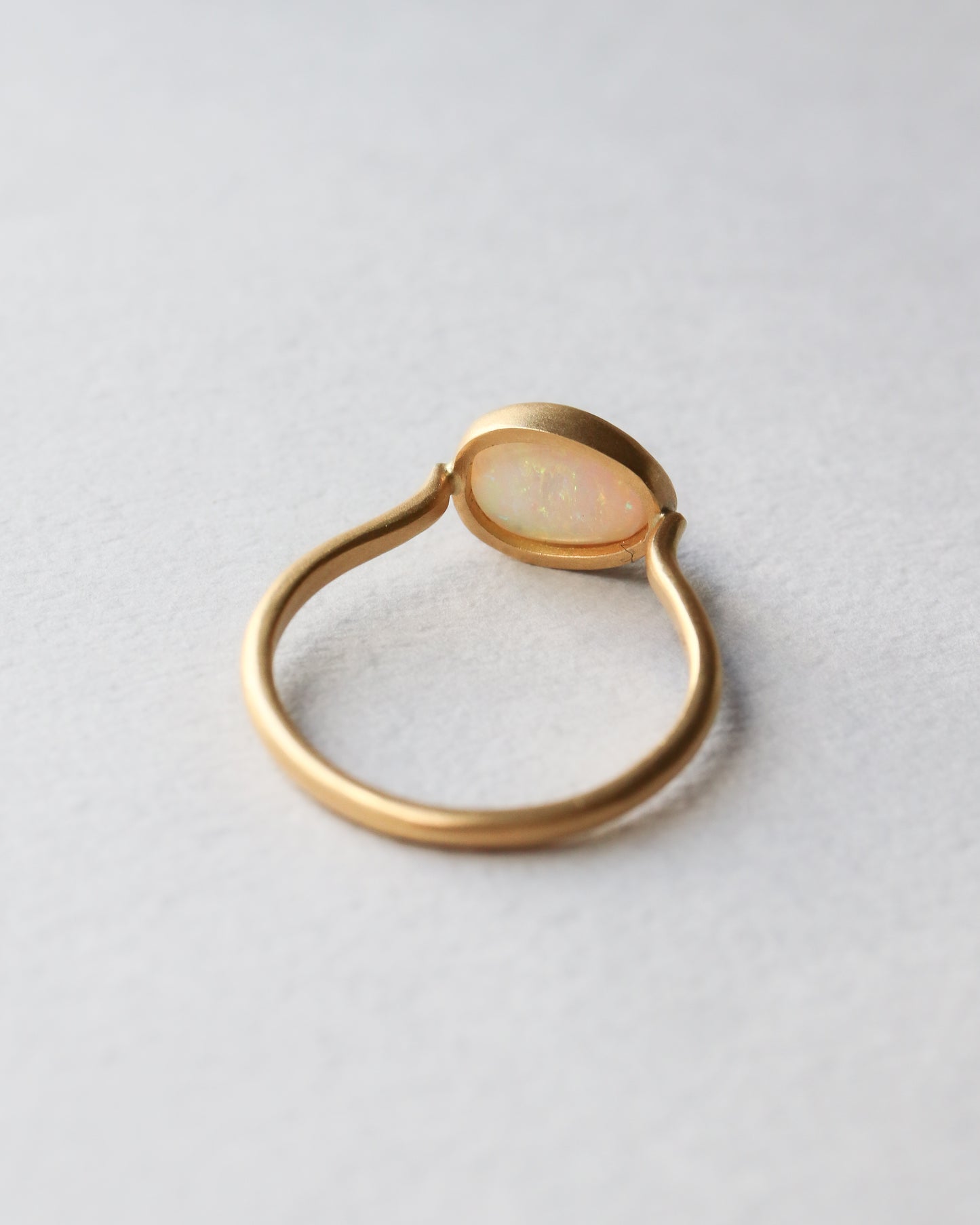 Collet Ring - Opal -