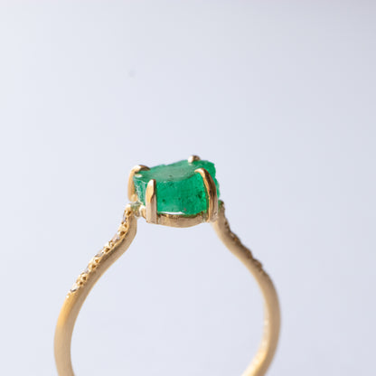 Prong Ring - Emerald Diamond-