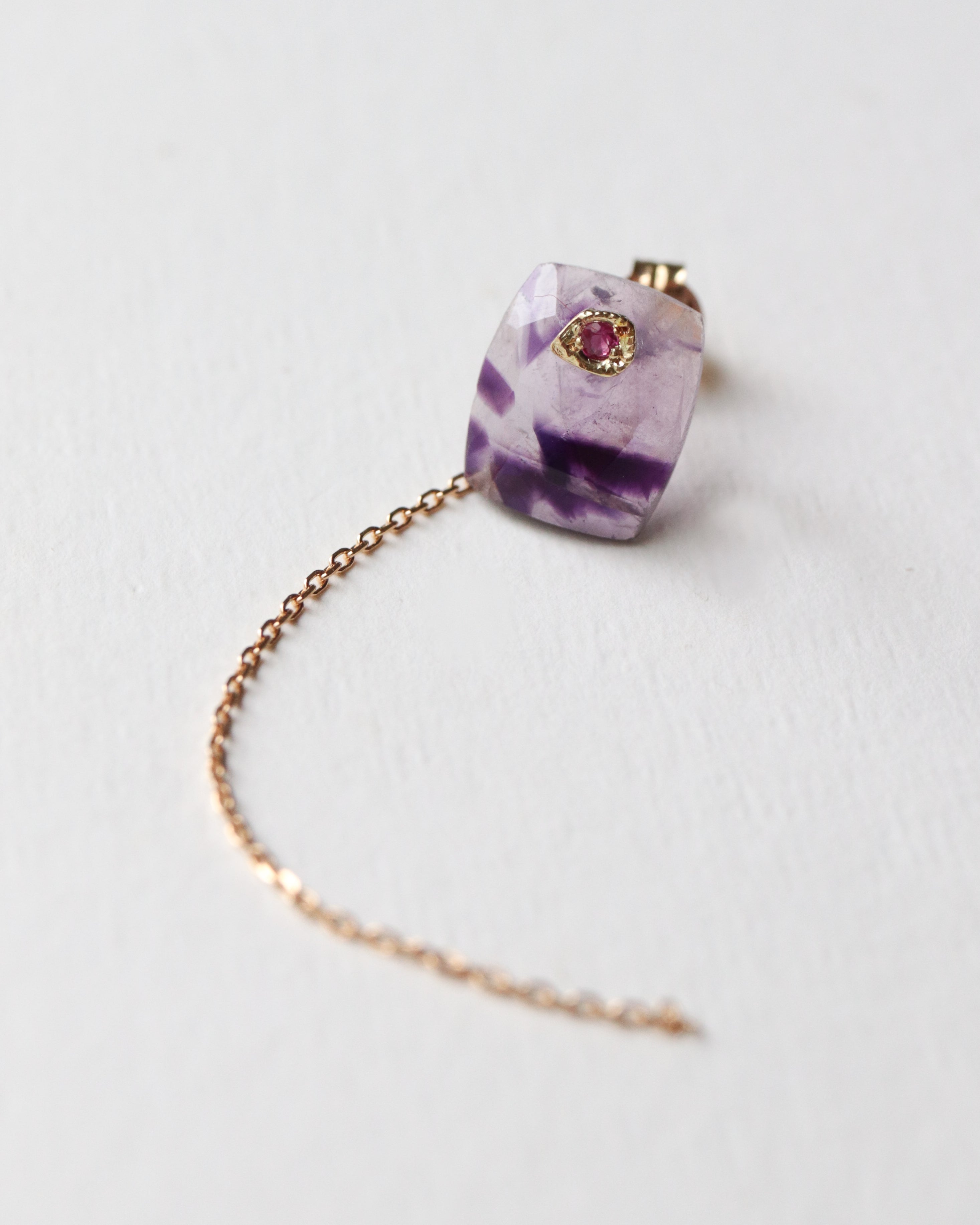 モナカジュエリー　フラットピアス（片耳）アメジスト Flat Pierced Earring - Bicolor Amethyst - – MONAKA jewellery