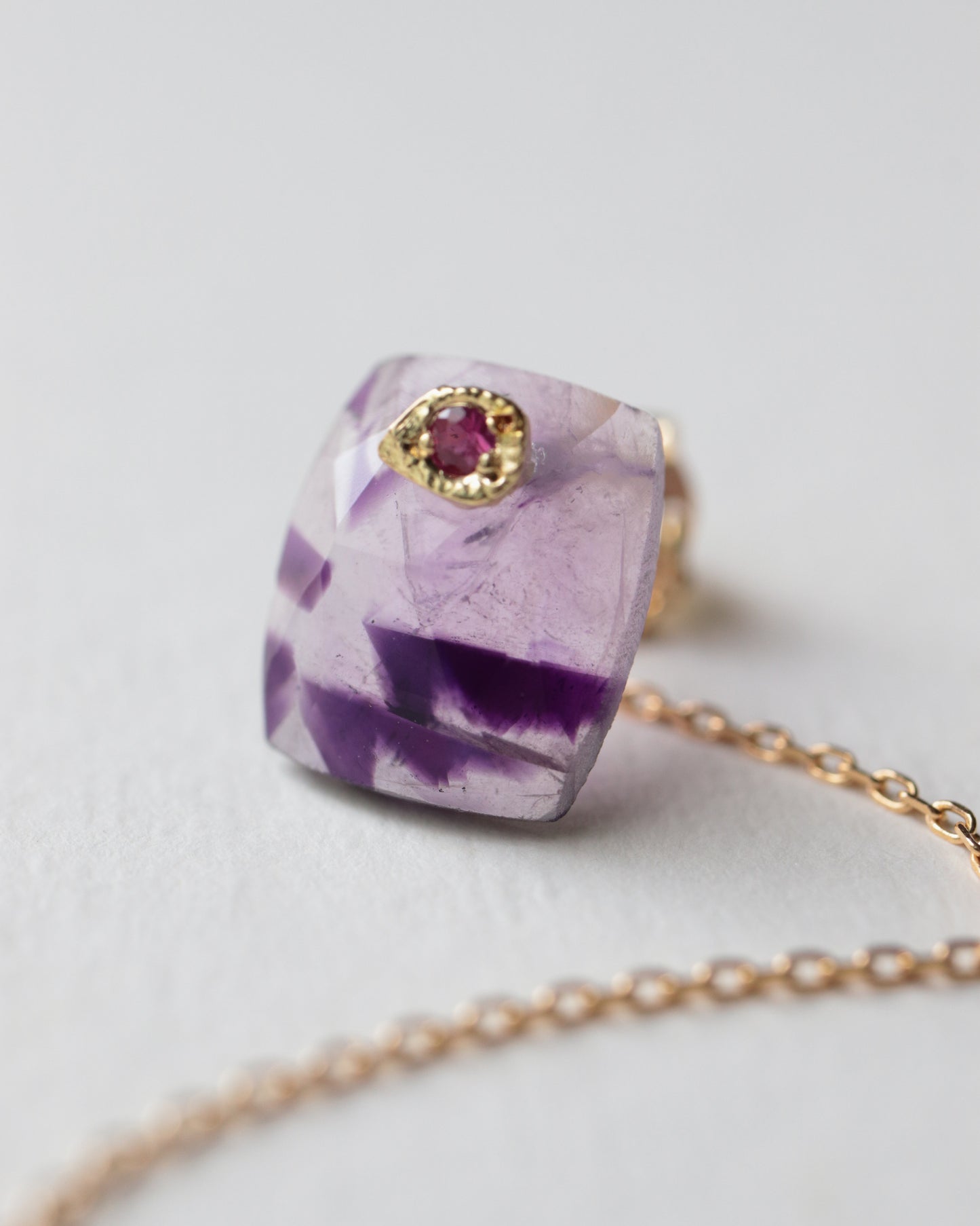 Flat Pierced Earring - Bicolor Amethyst -