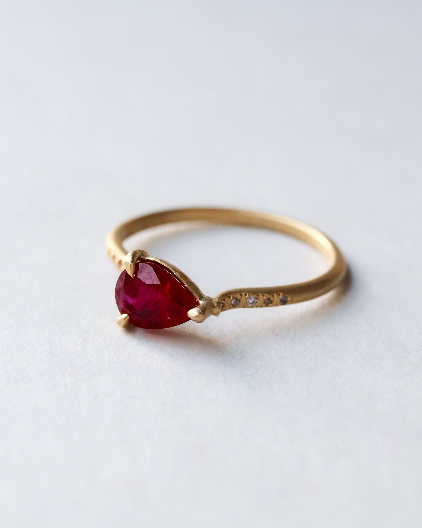 【coming soon】Prong Ring - Ruby -