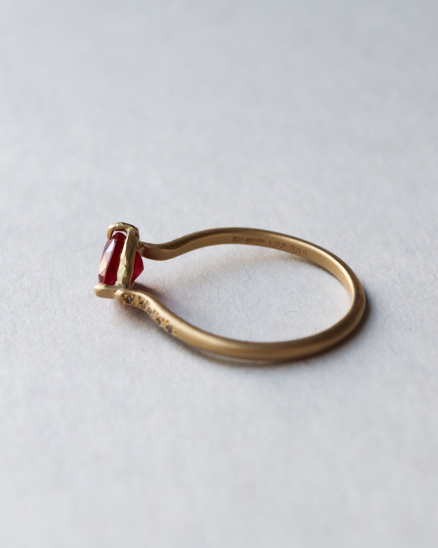 【coming soon】Prong Ring - Ruby -