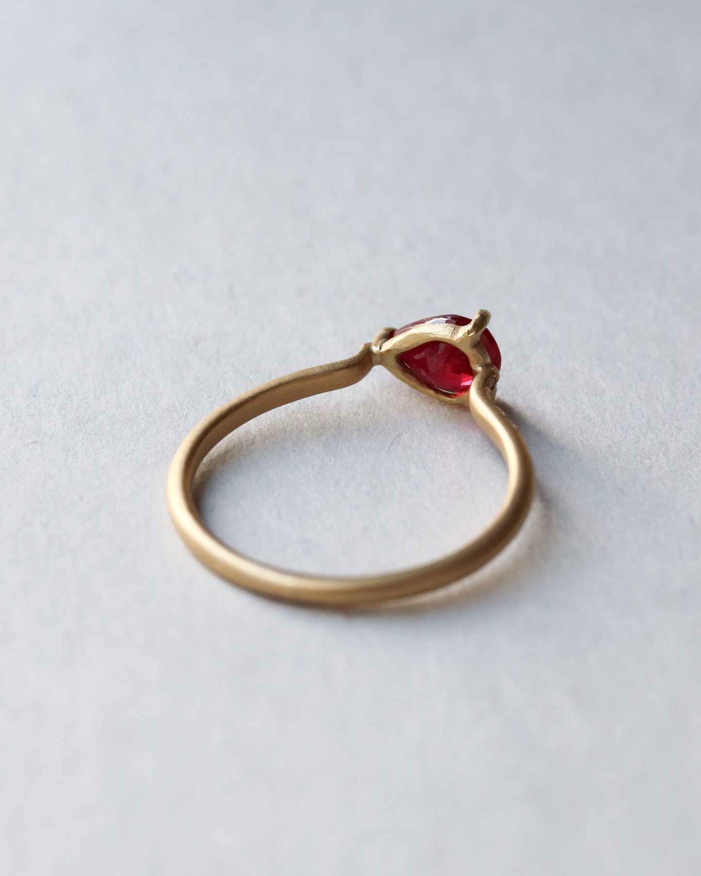 【coming soon】Prong Ring - Ruby -