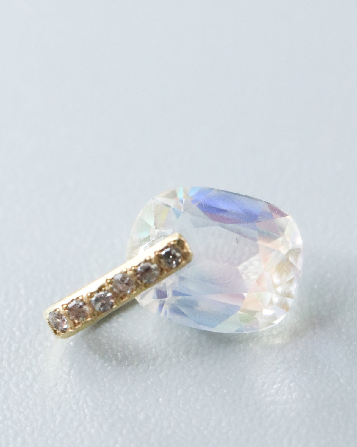 Hibiki Stone Necklace - Rainbow Moon Stone -