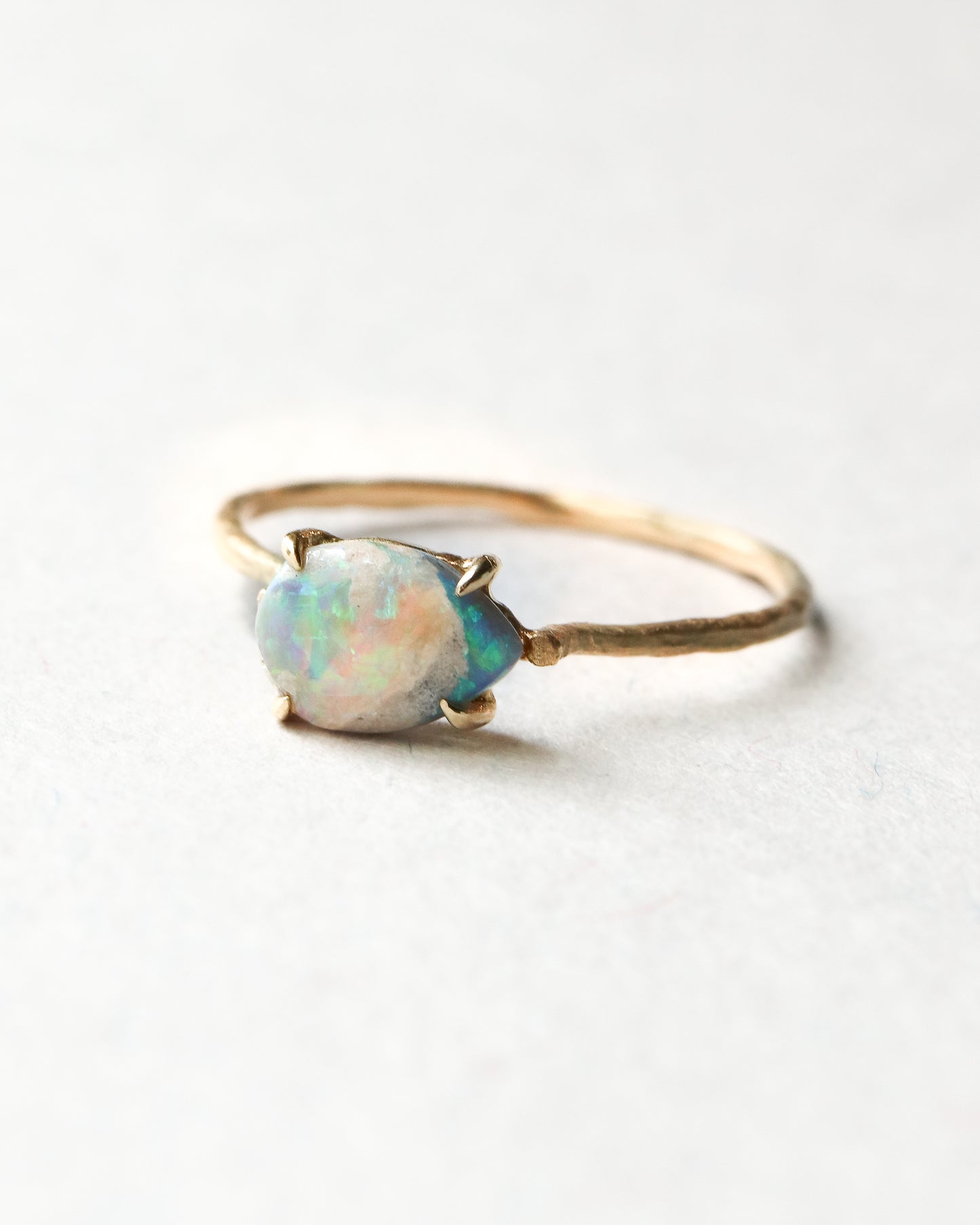 Flat Ring - Opal -