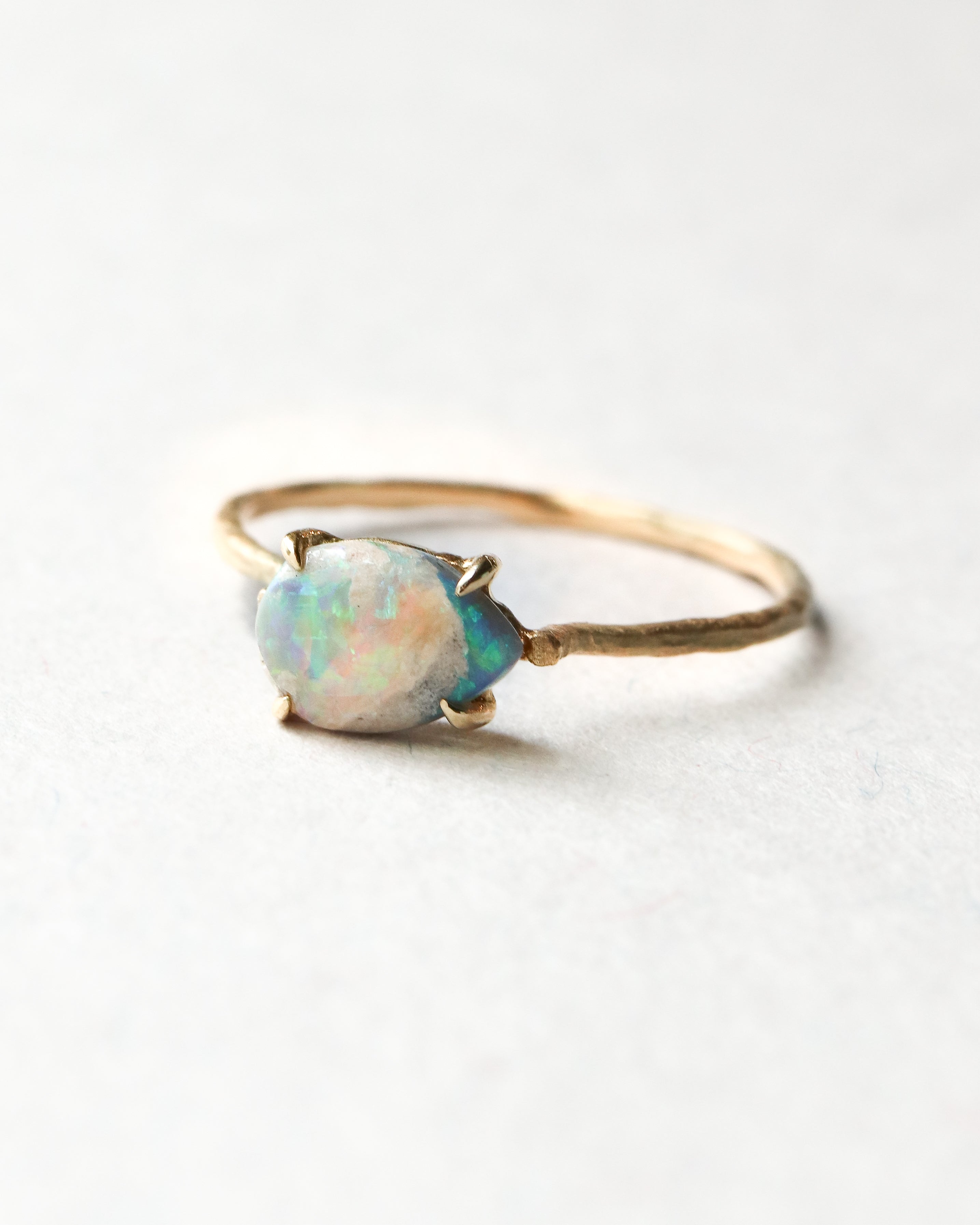 Flat Ring - Opal -