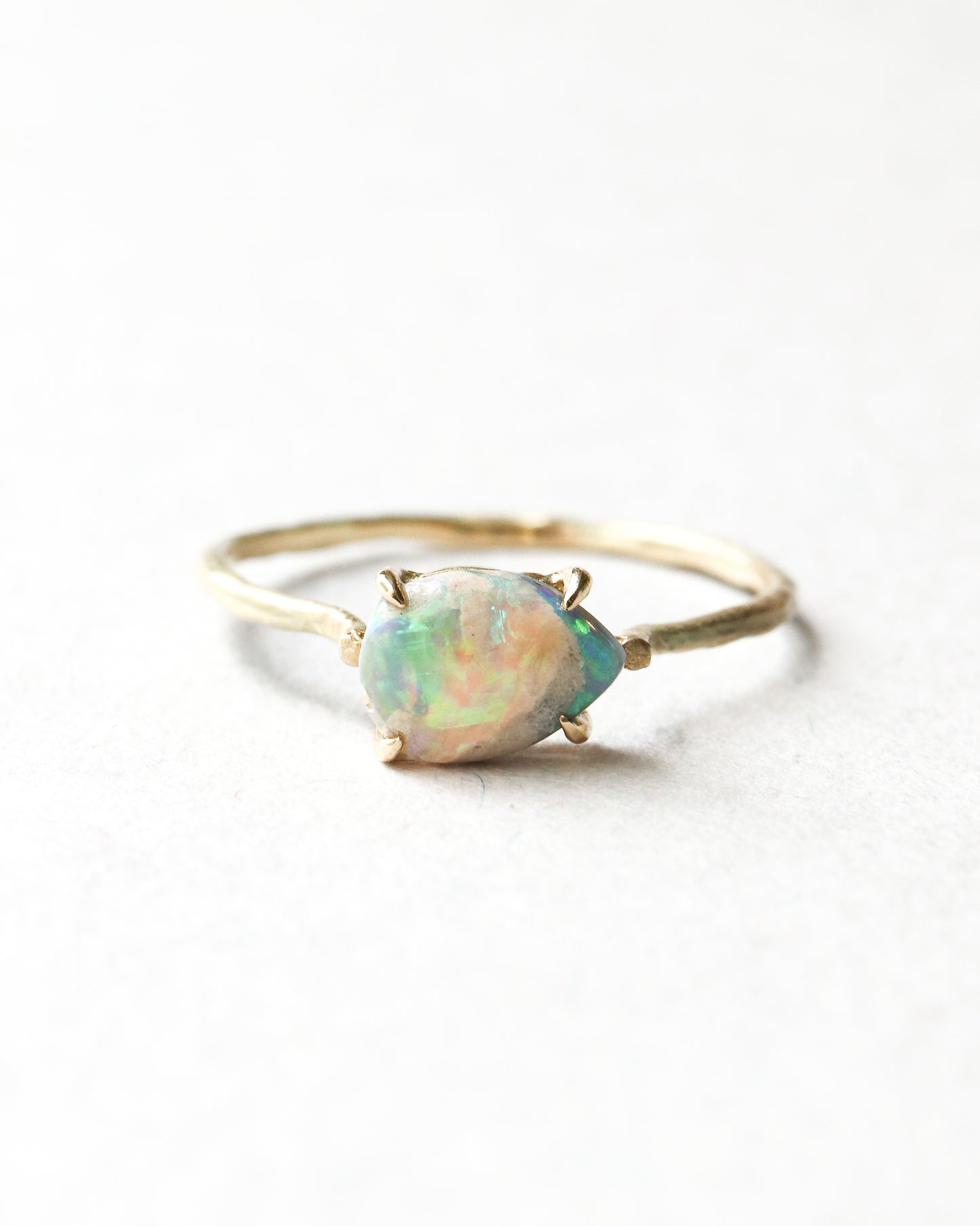 Flat Ring - Opal -