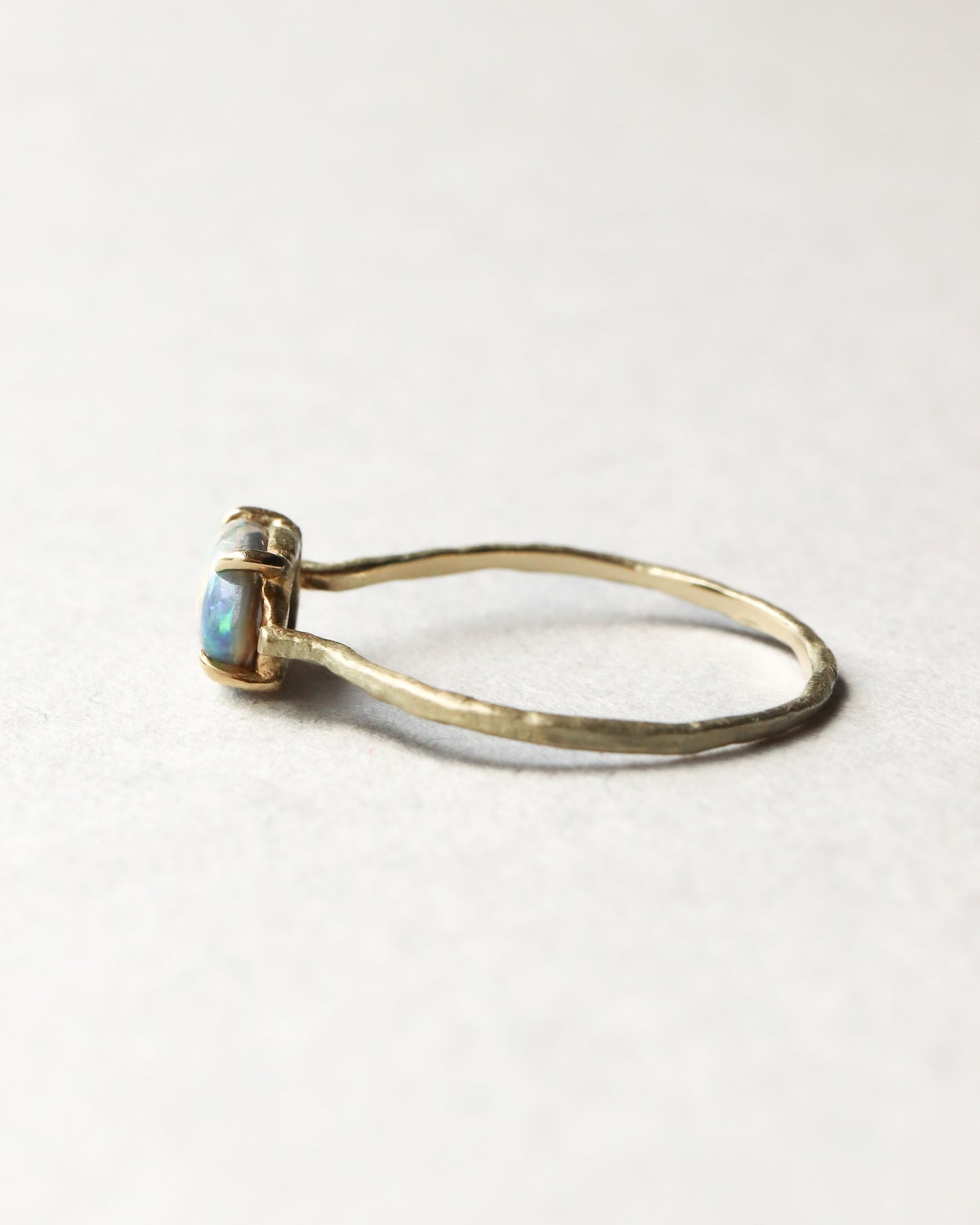 Flat Ring - Opal -