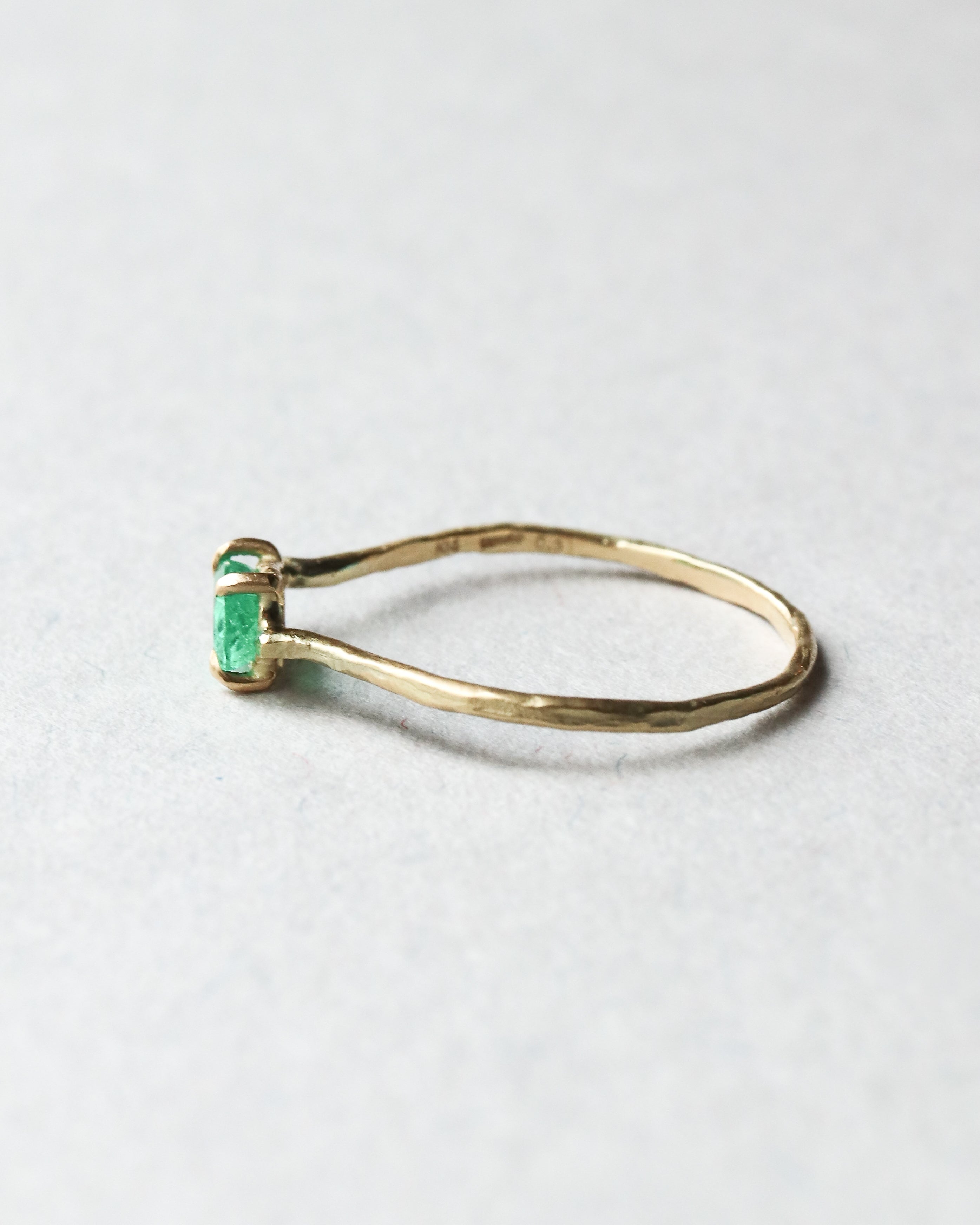 Flat Ring - Emerald -
