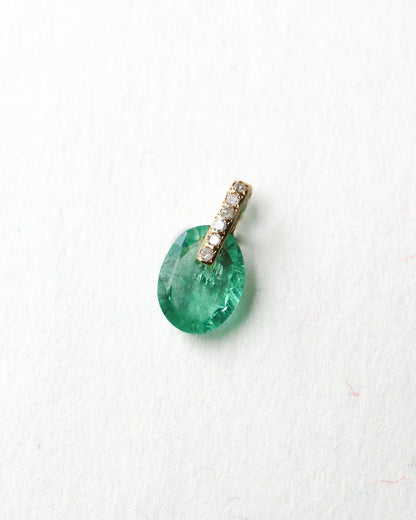 Hibiki Stone Necklace - Emerald -
