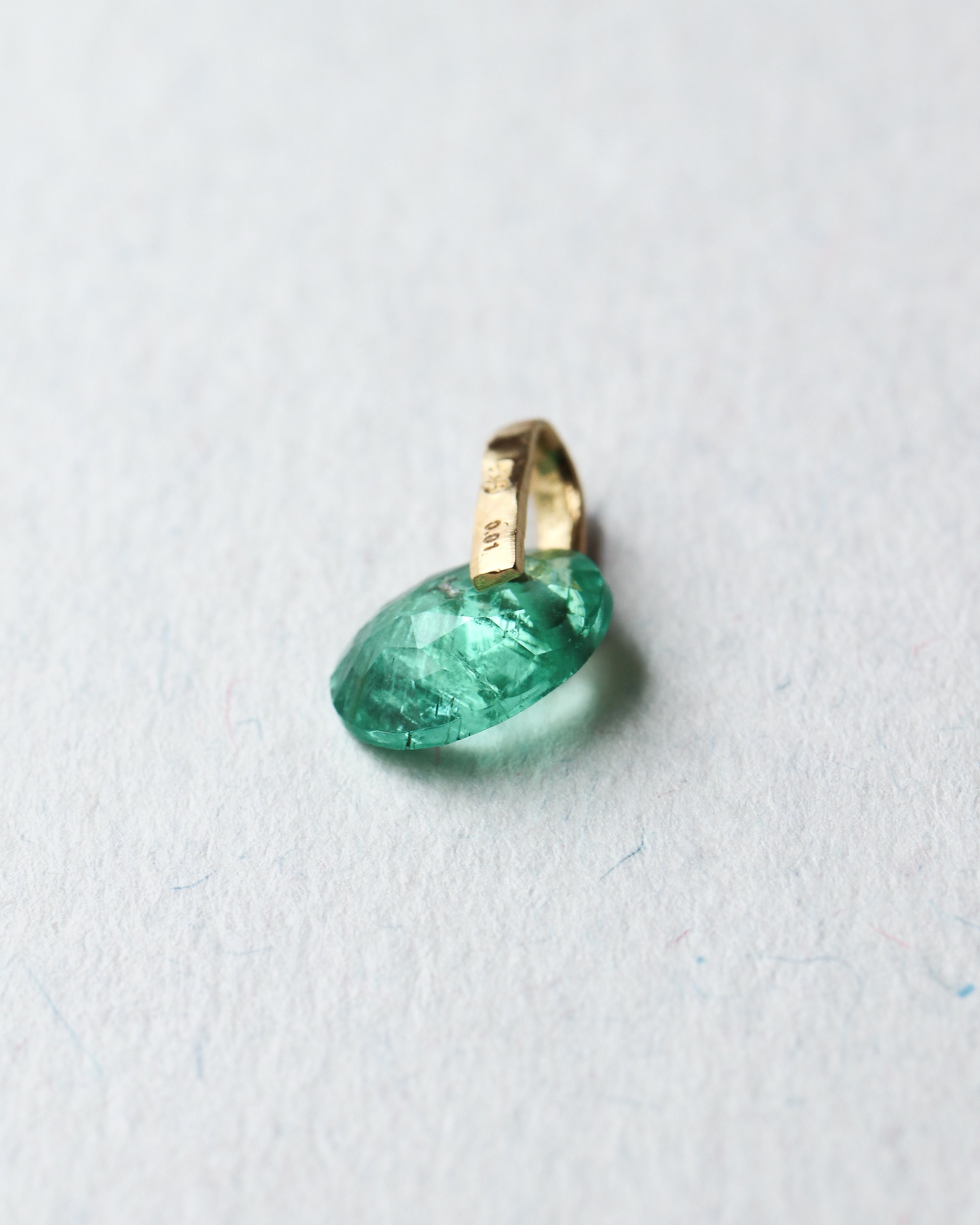 Hibiki Stone Necklace - Emerald -