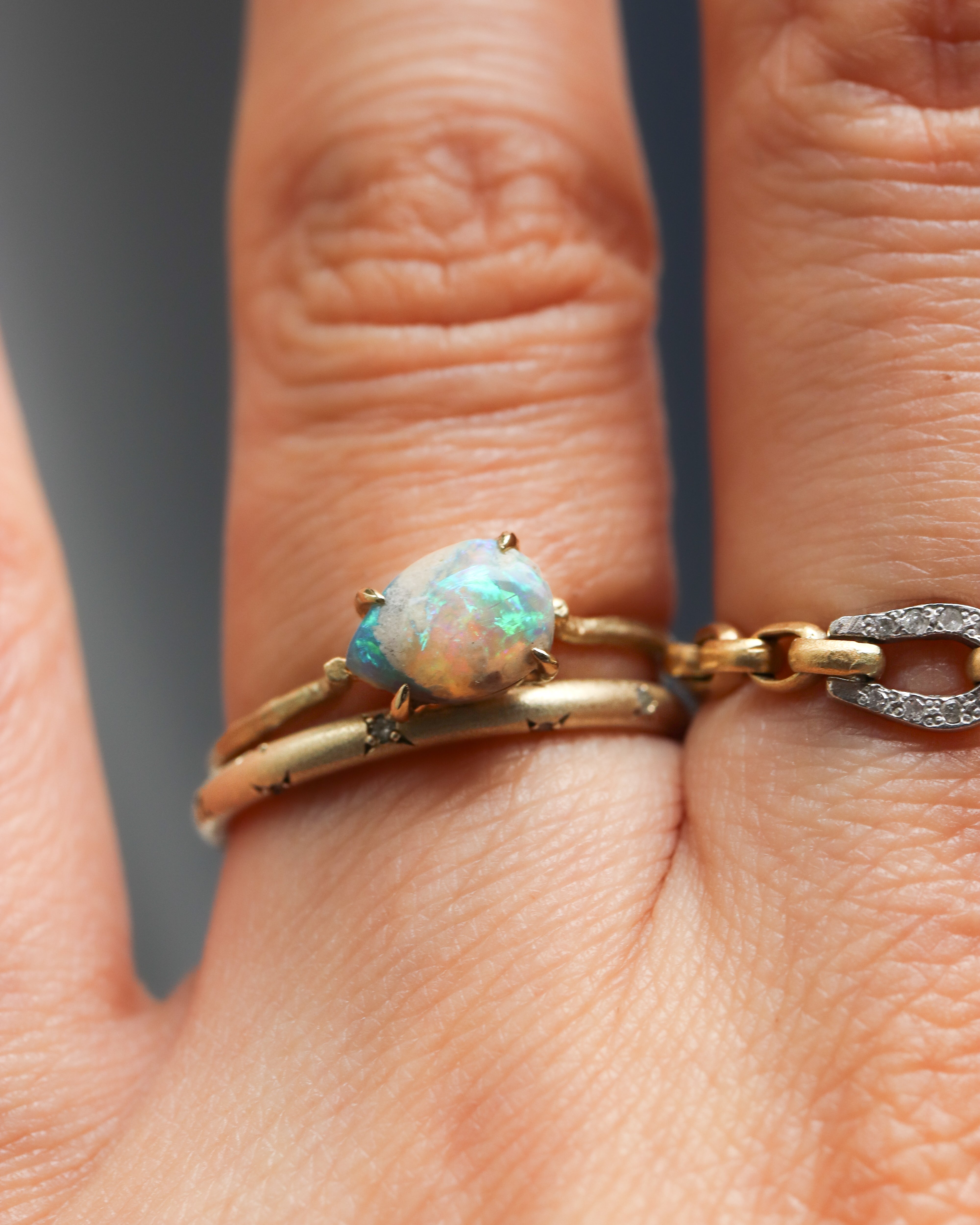 Flat Ring - Opal -