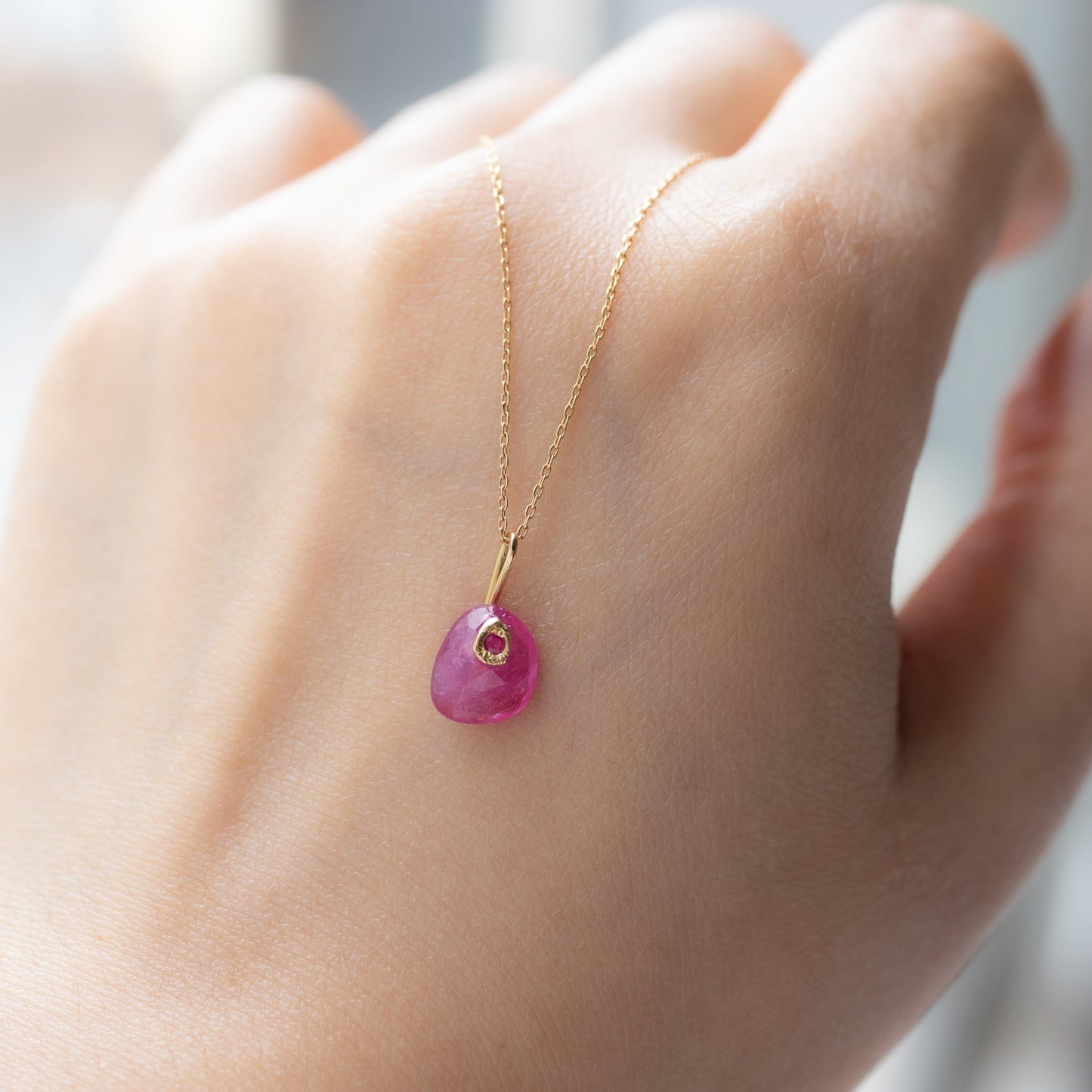 Flat Necklace - Ruby -
