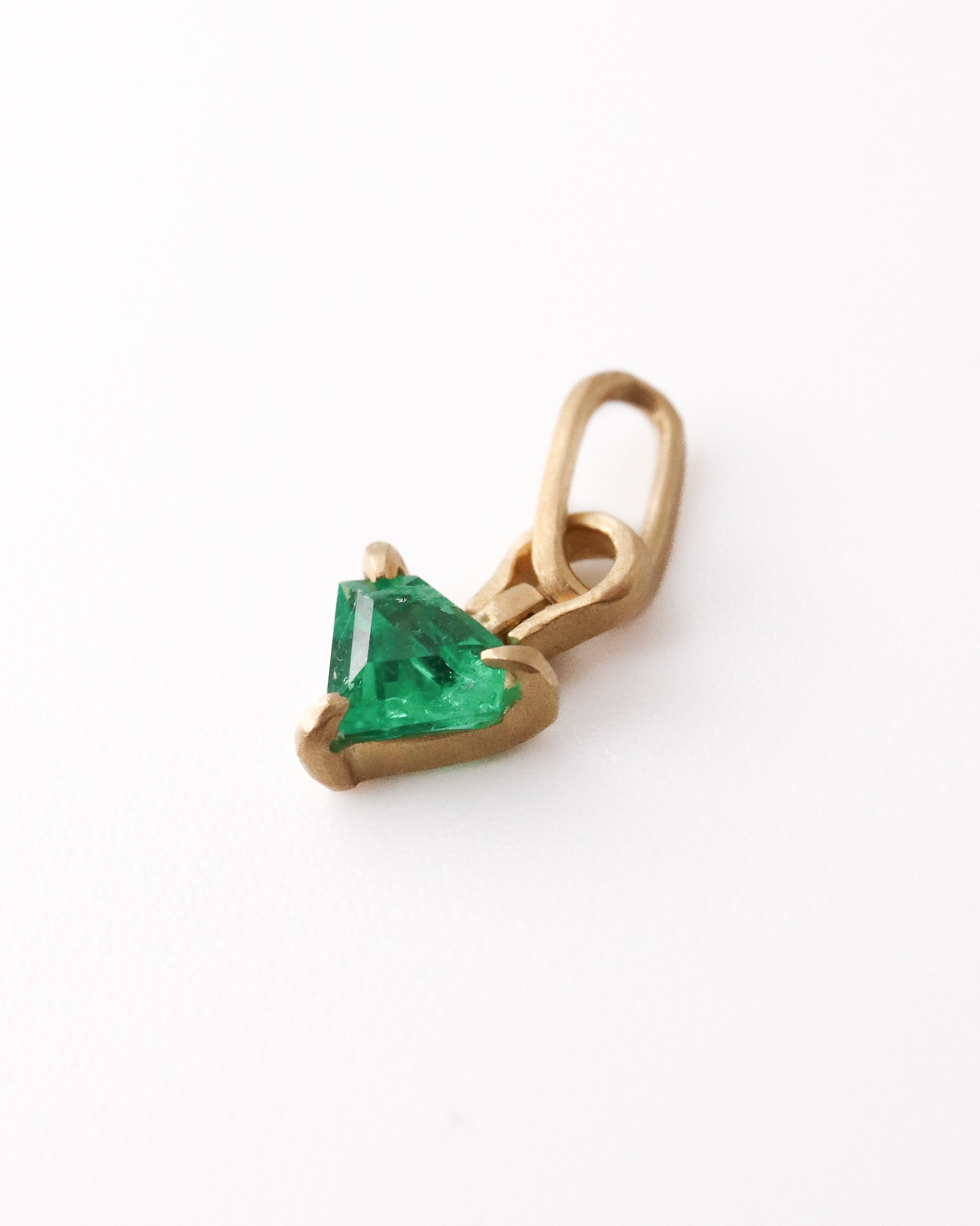 Horse Shoe Prong Necklace - Emerald -