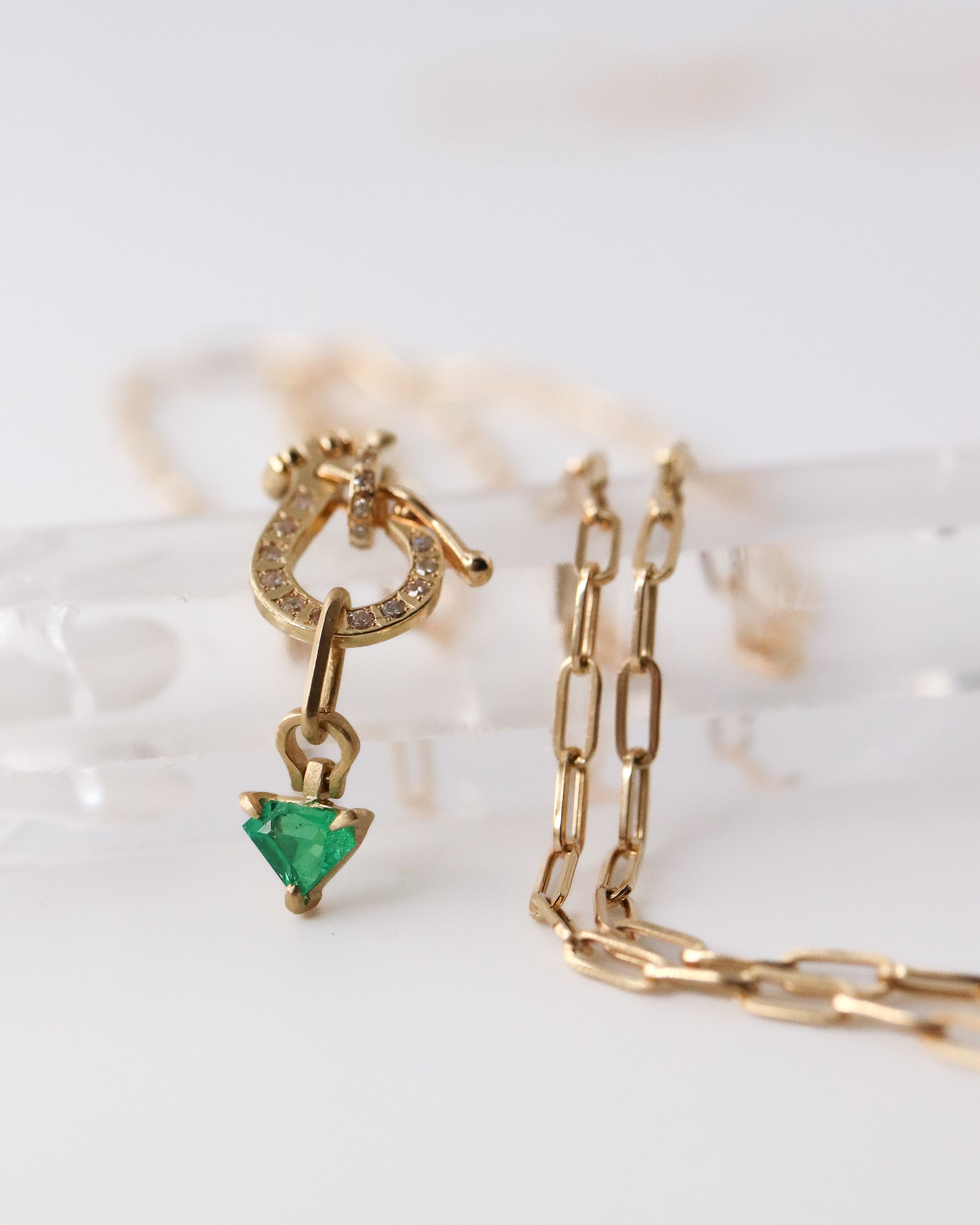 Horse Shoe Prong Necklace - Emerald -