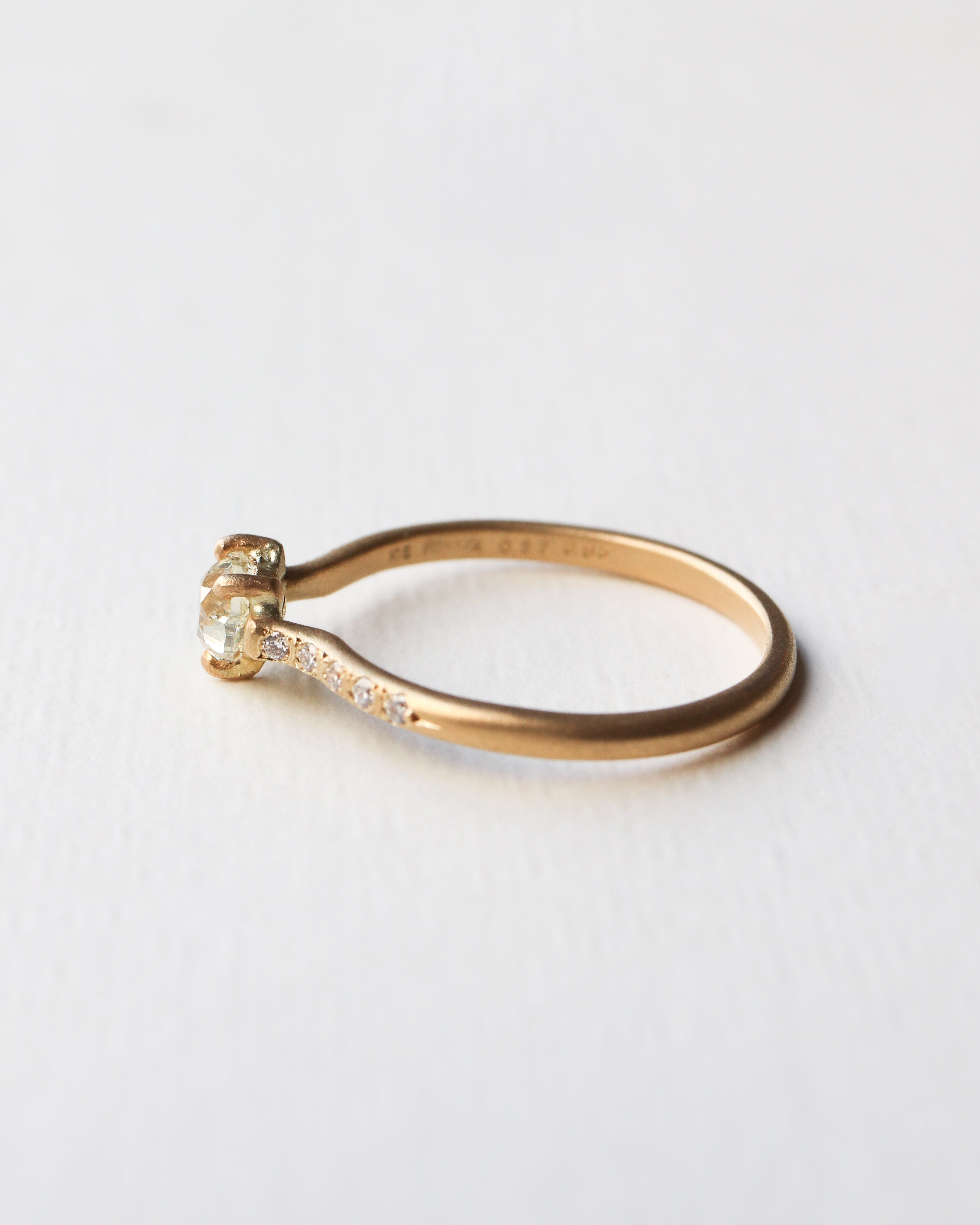 Prong Ring - Diamond -
