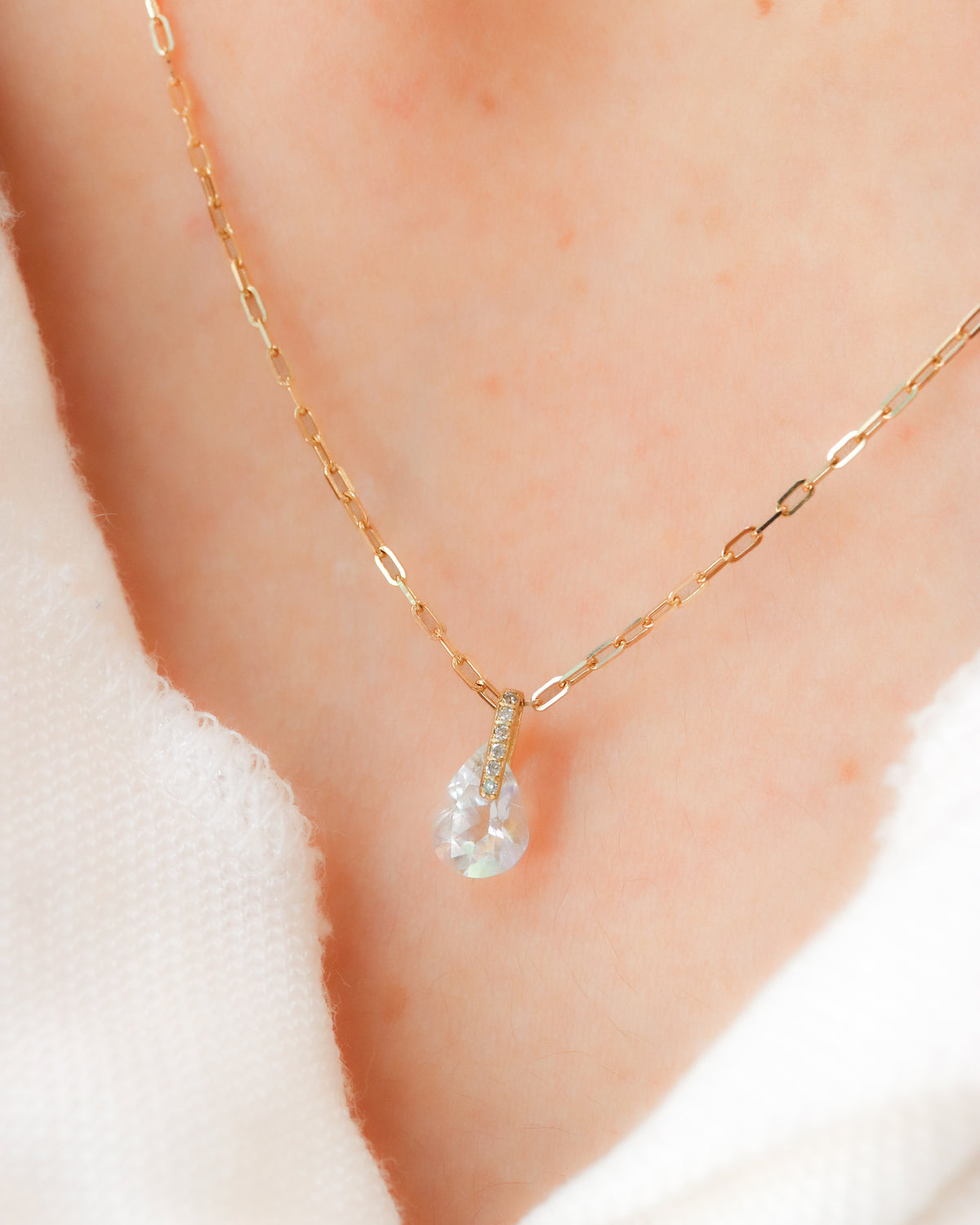 Hibiki Stone Necklace - Rainbow Moon Stone -