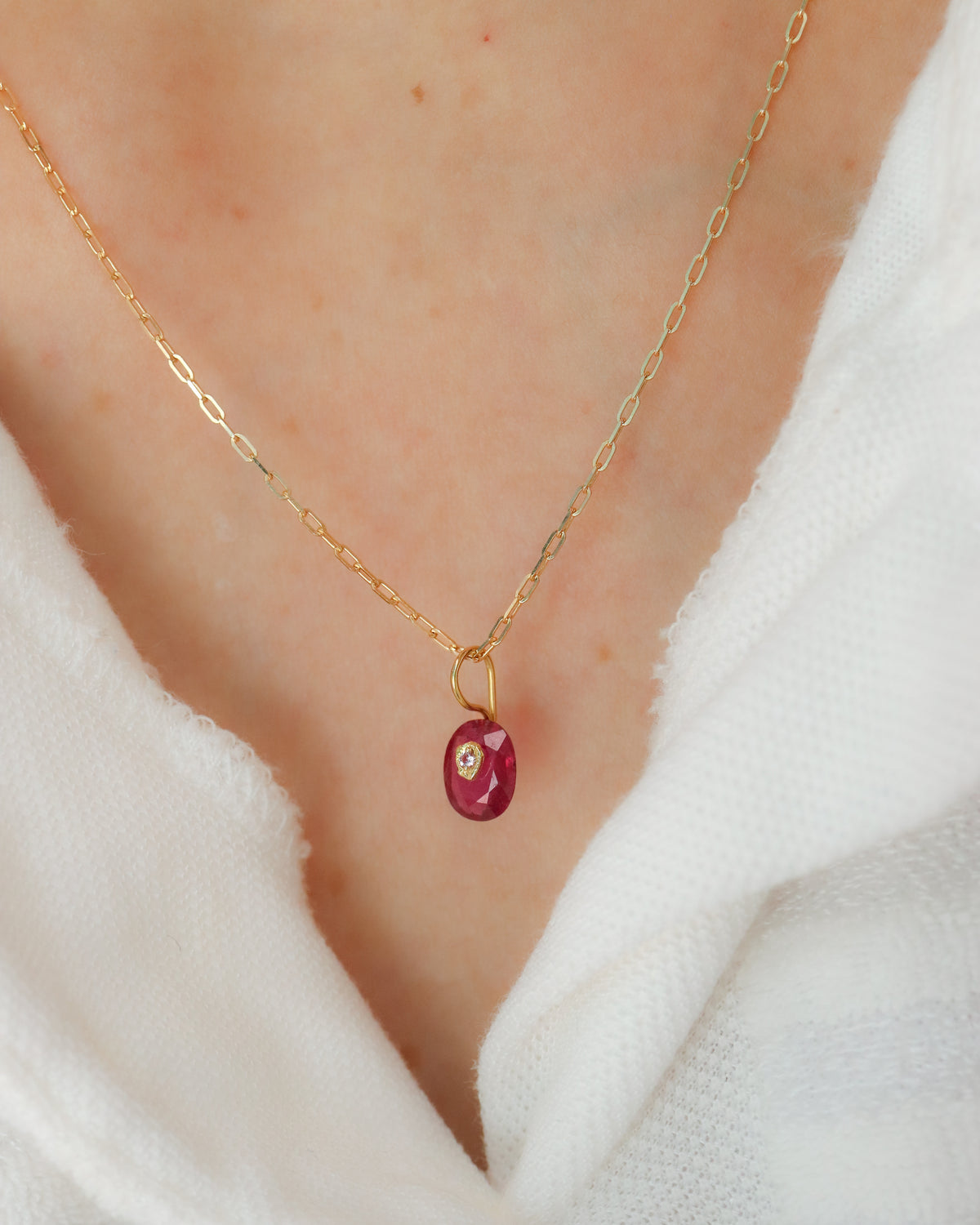 Flat Necklace - Ruby -