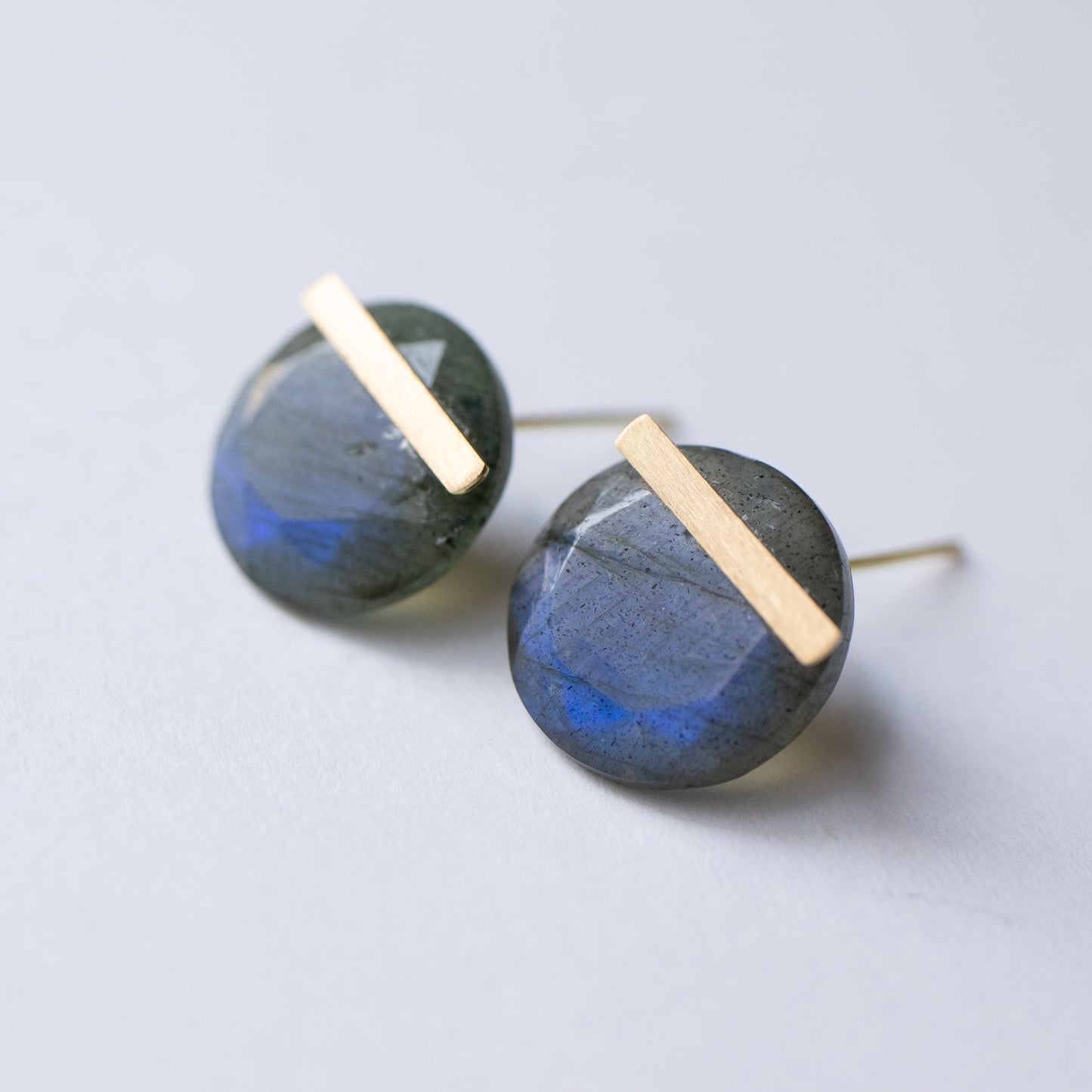 Bar stone Pierced Earring  - Labradorite -