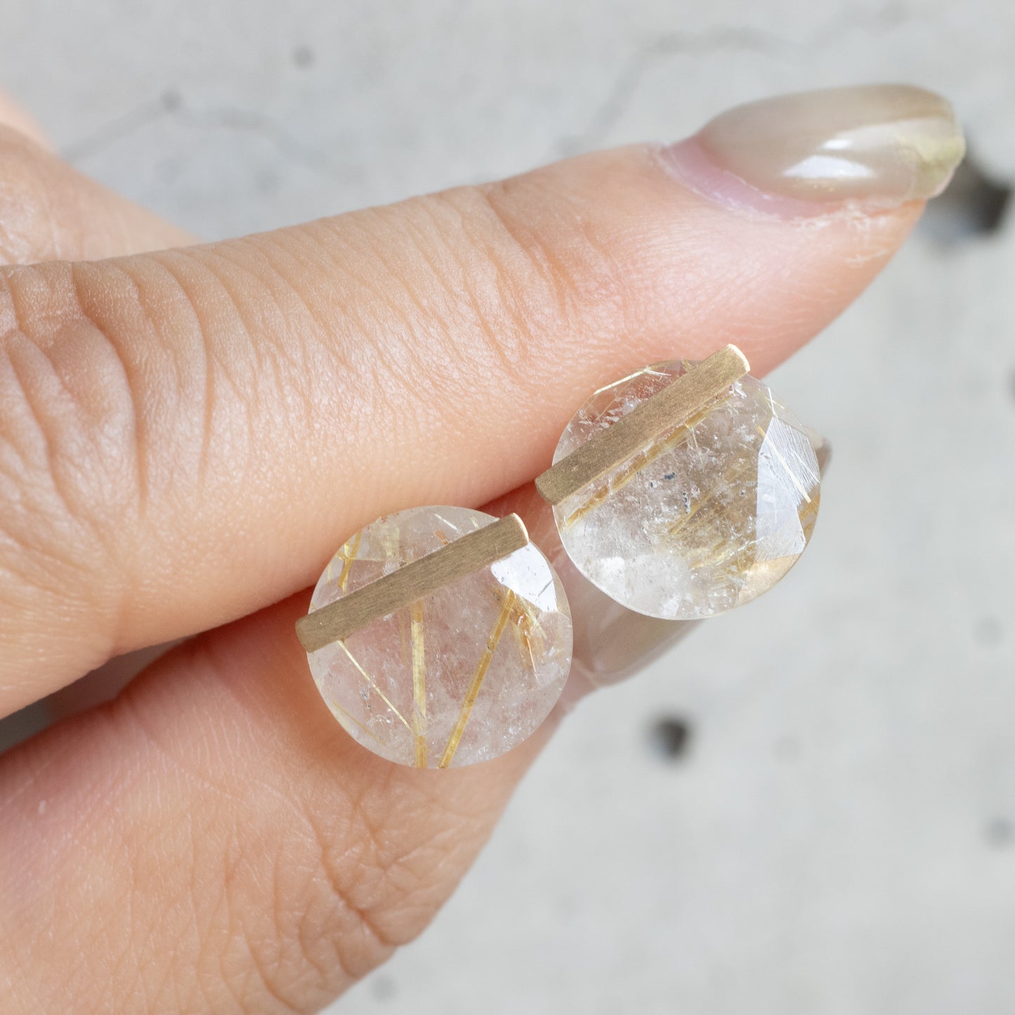 Bar stone pierced earrings - Golden rutilated quartz -