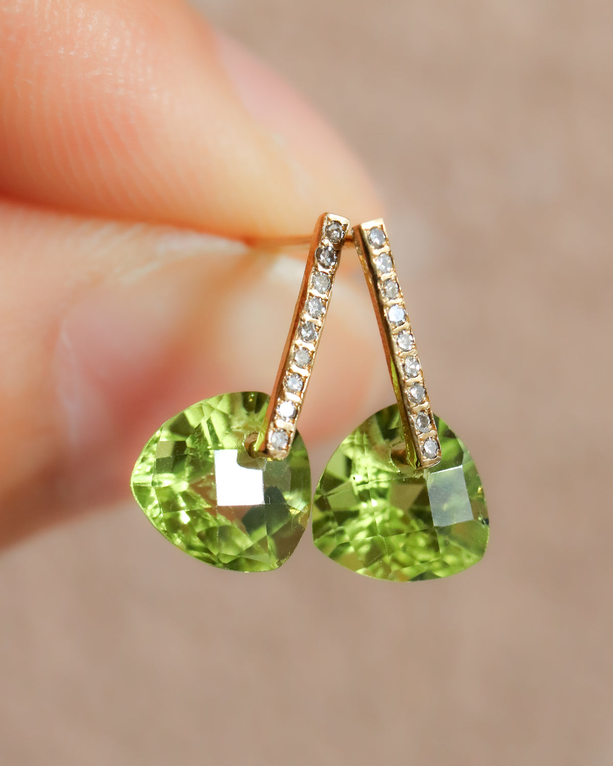 Hibiki Stone Pierced Earring - Peridot -