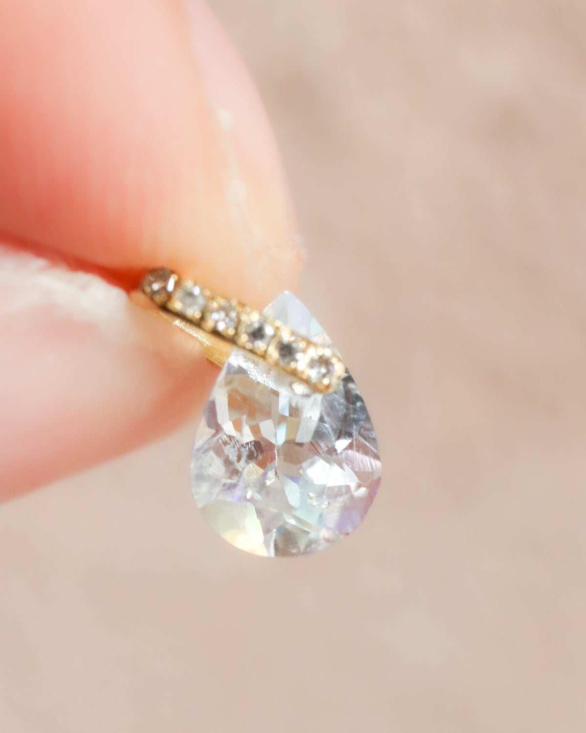 Hibiki Stone Necklace - Rainbow Moon Stone -