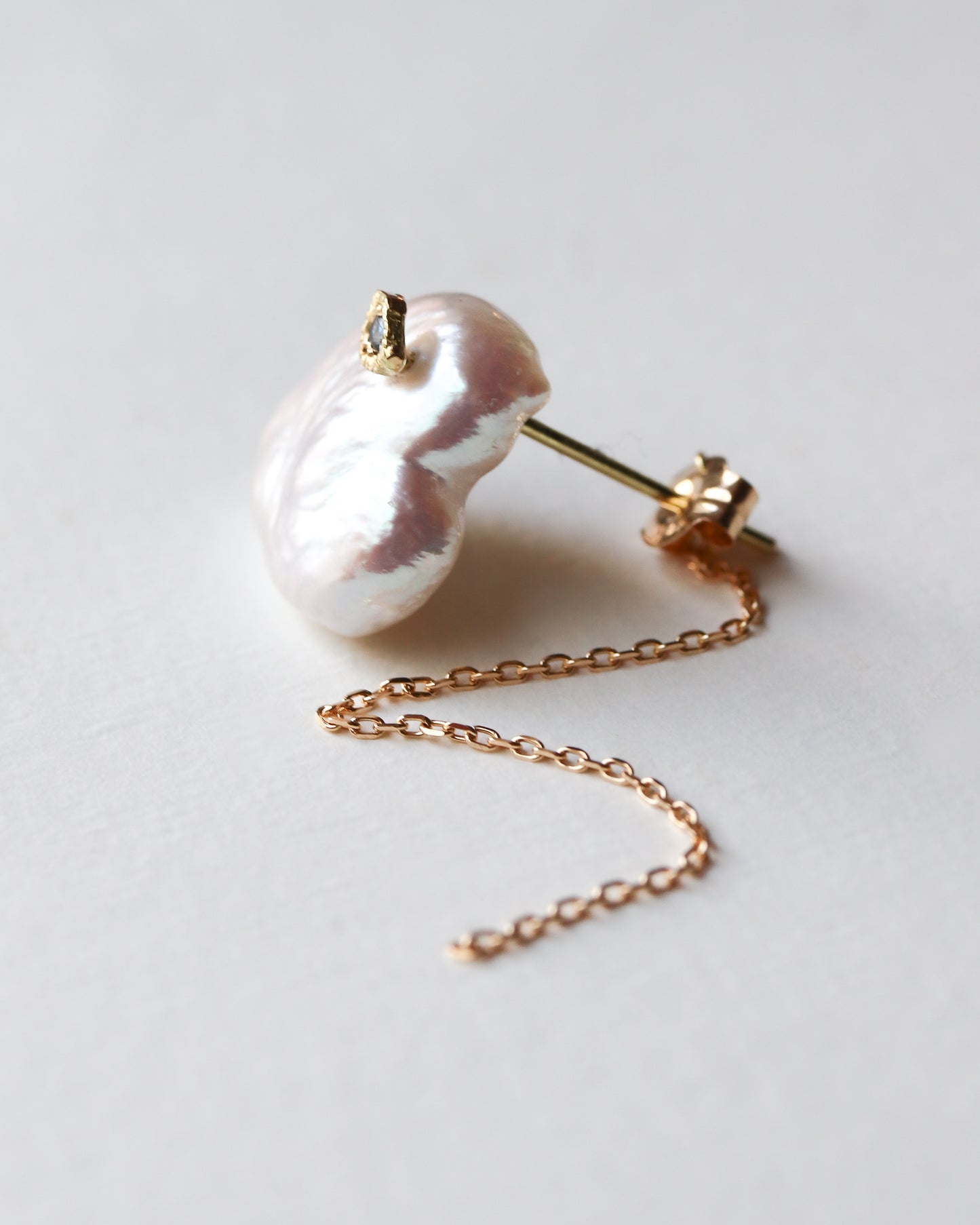 Flat Pierced Earring - Pearl -