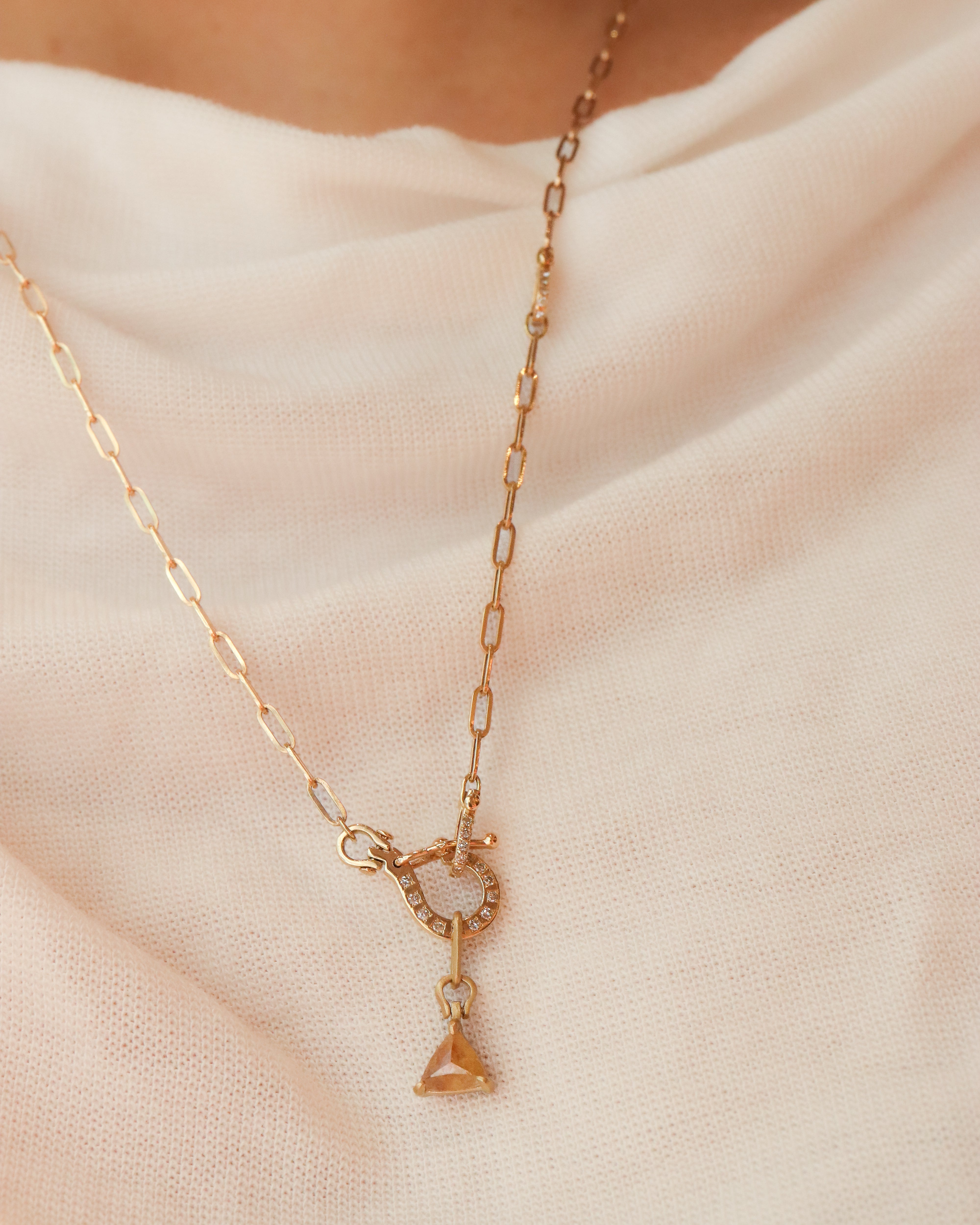 Horse Shoe Prong Necklace - Natural Diamond -