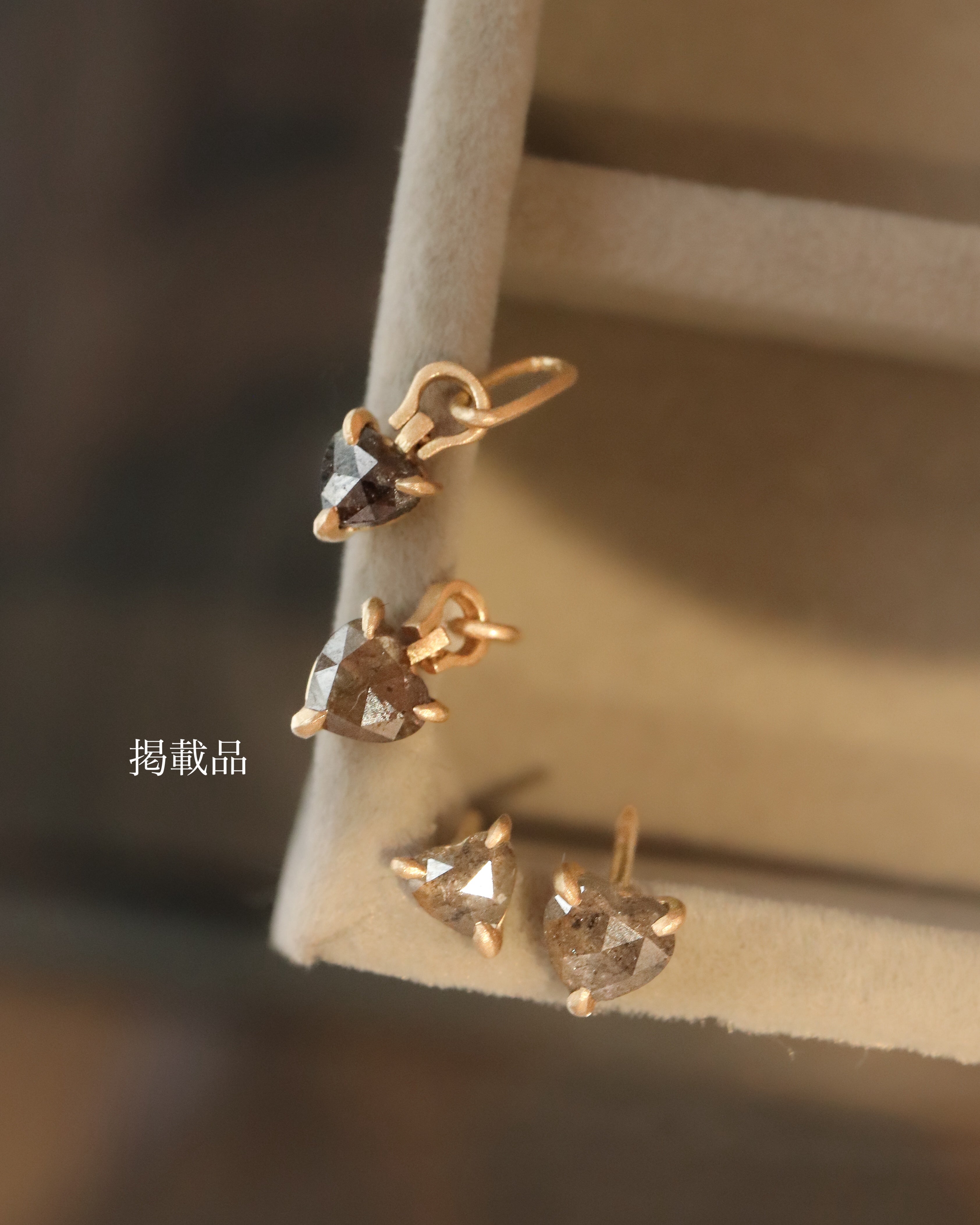 Horse Shoe Prong Necklace - Natural Diamond -