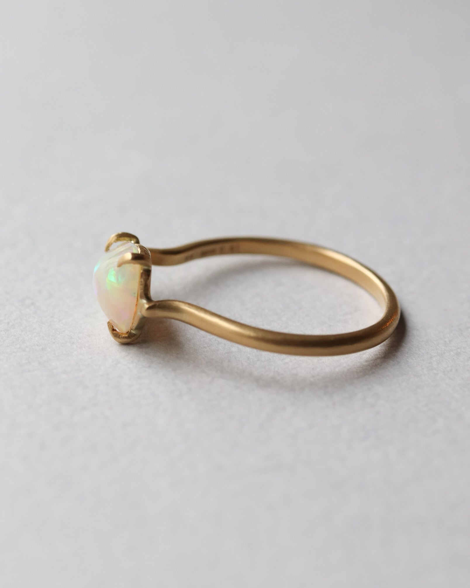 Prong Ring - Opal -