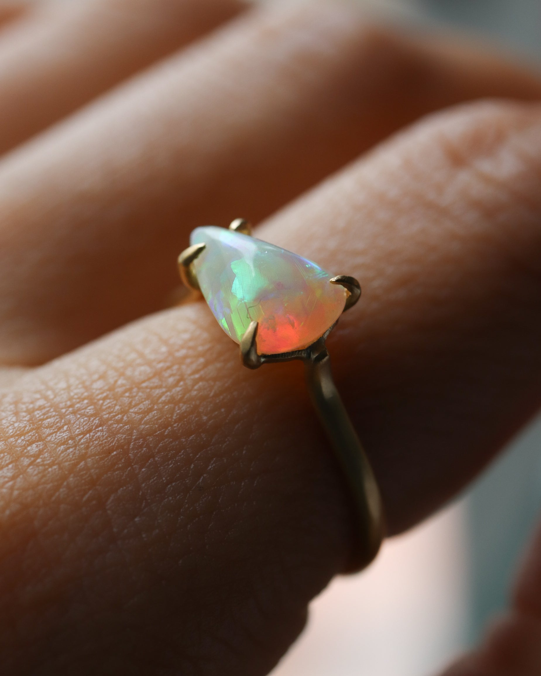 Prong Ring - Opal -