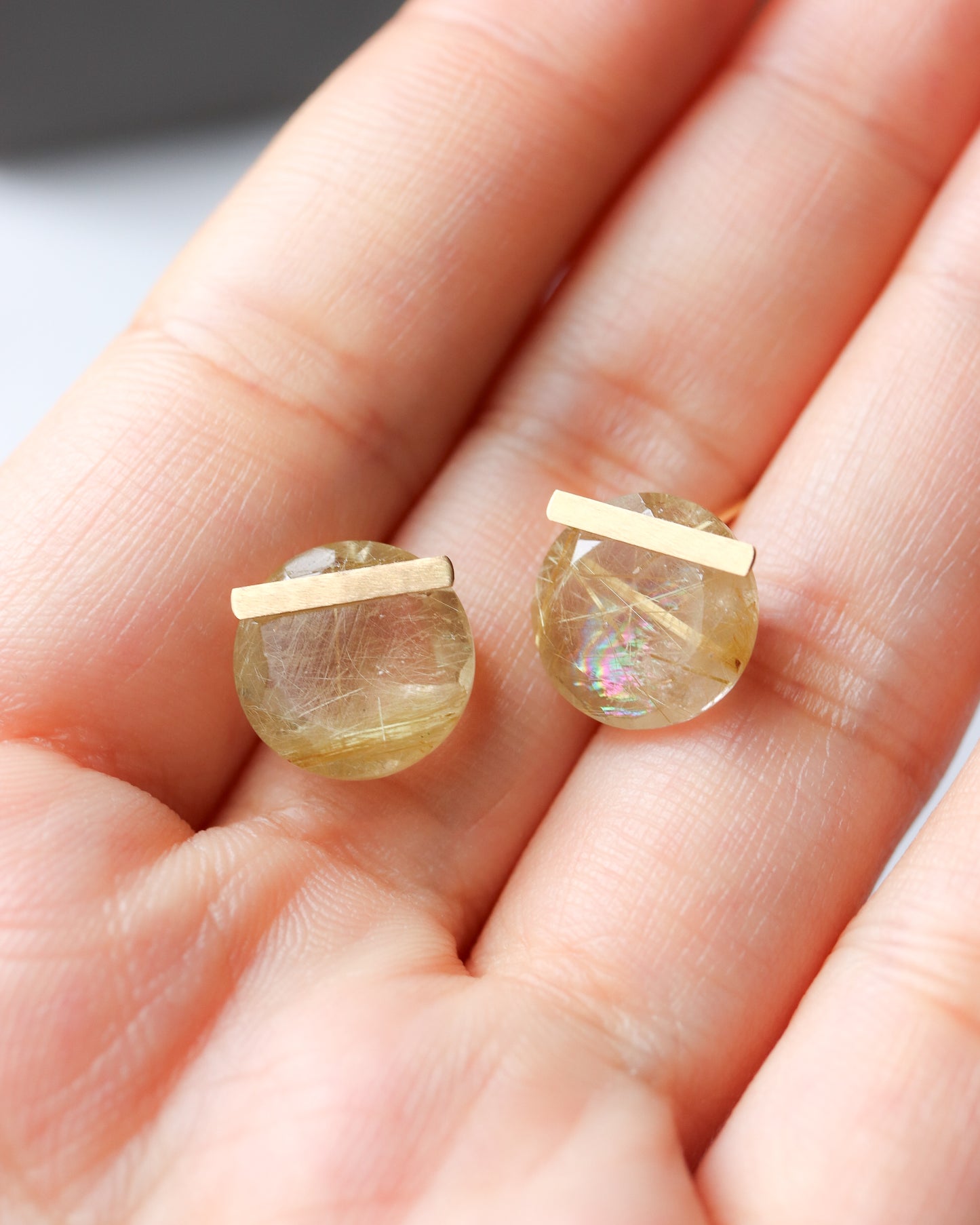 Bar stone pierced earrings - Golden rutilated quartz -