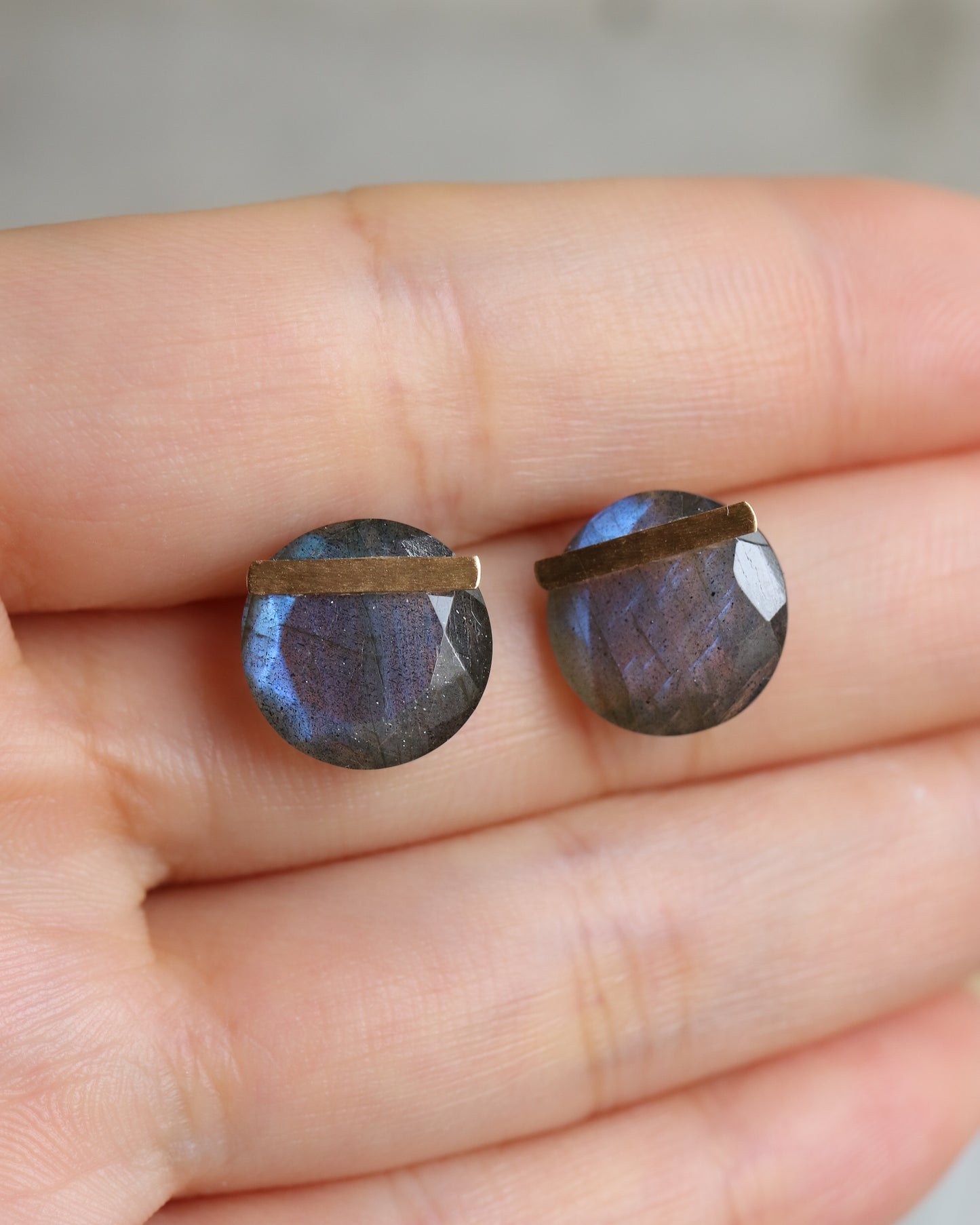 Bar stone Pierced Earring - Labradorite -