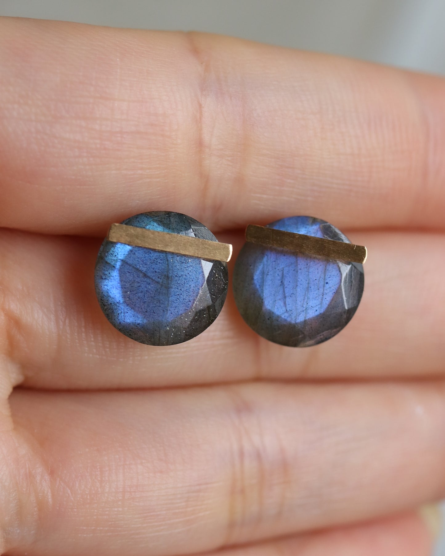 Bar stone Pierced Earring - Labradorite -