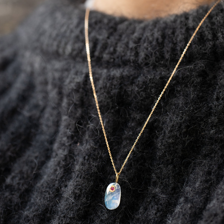Flat Necklace - Rainbow Moon Stone -