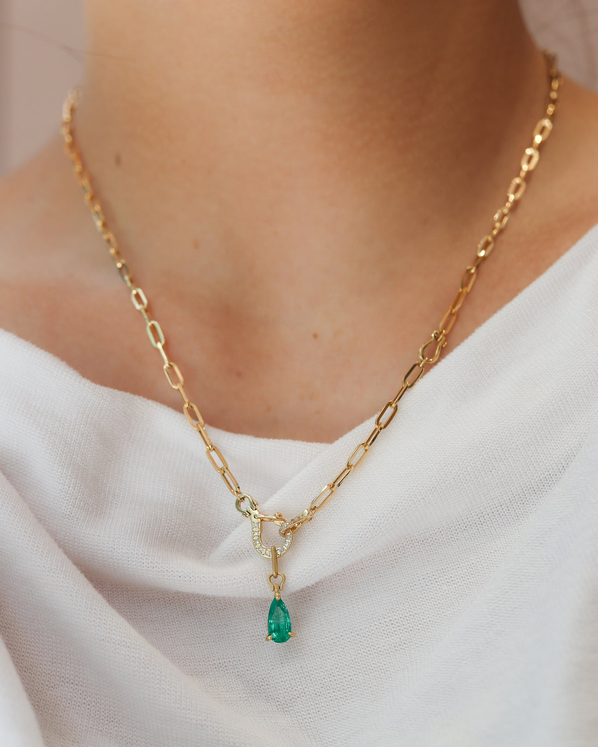 Horse Shoe Prong Necklace - Emerald -